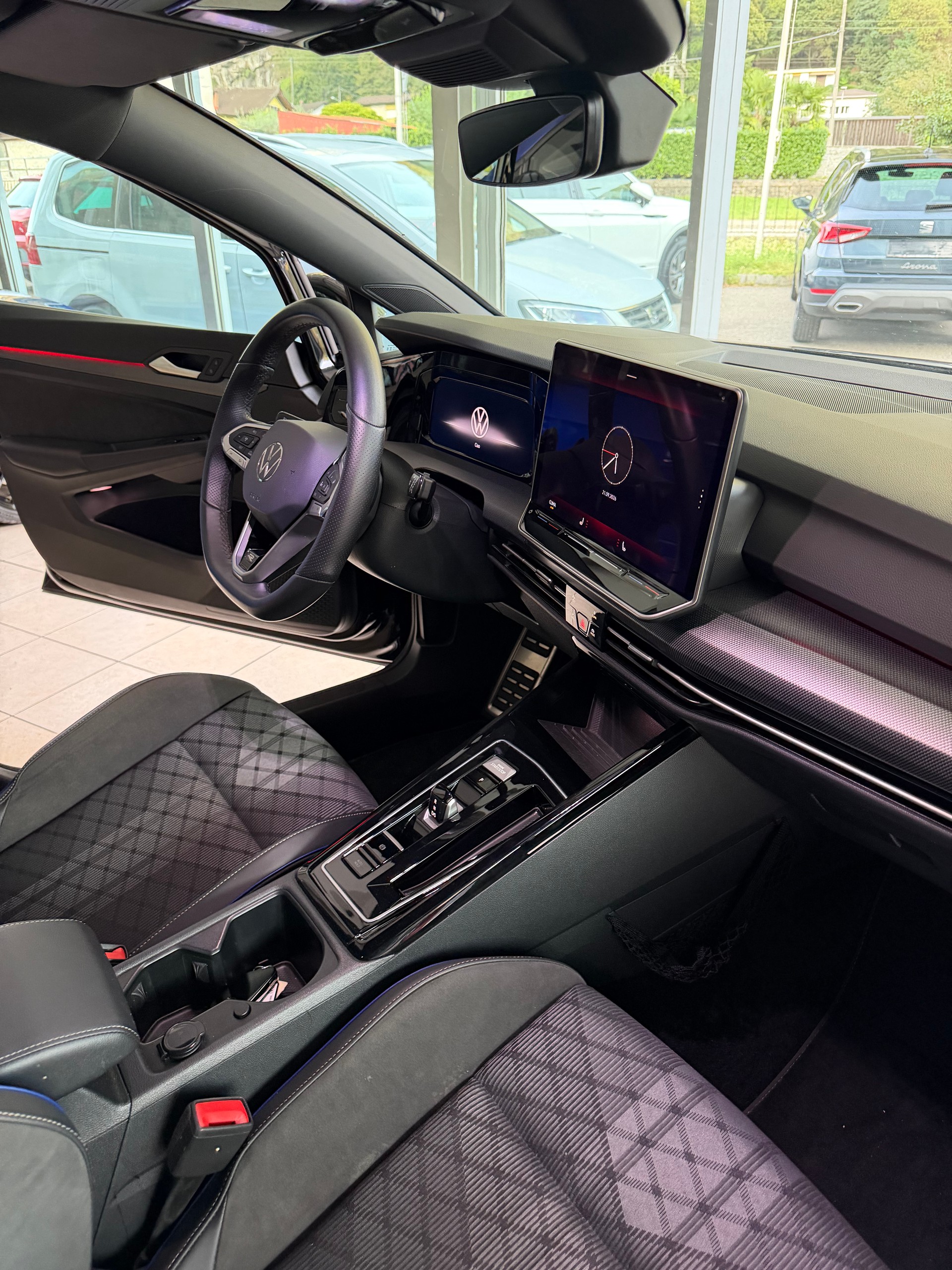 VW Golf 1.5 e TSI mHEV R-Line DSG-image-11