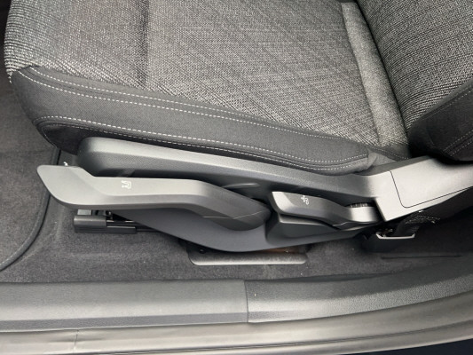 BMW X1 sDrive 20i 48V-image-12