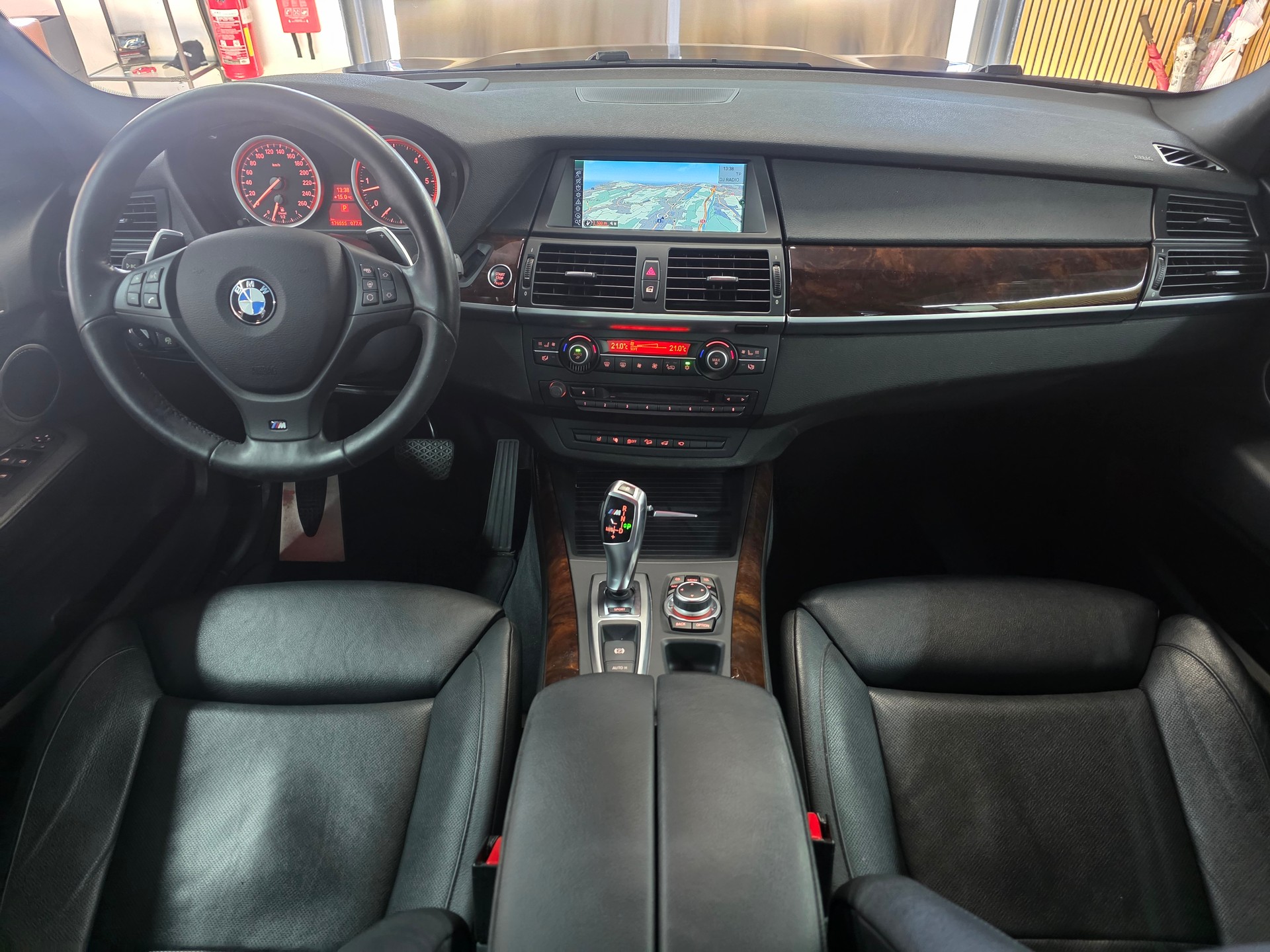 BMW X5 xDrive M50d Steptronic Individual 7-Plätze-image-11