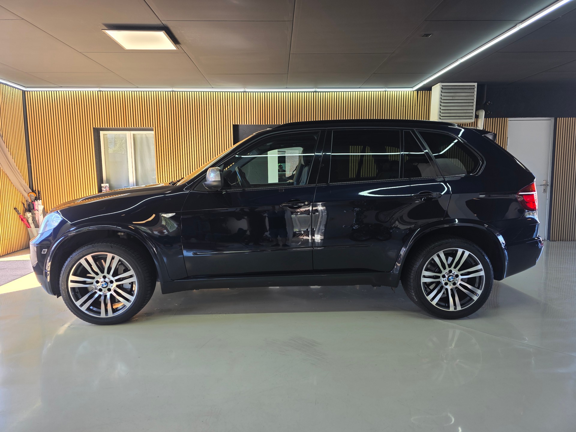 BMW X5 xDrive M50d Steptronic Individual 7-Plätze-image-3
