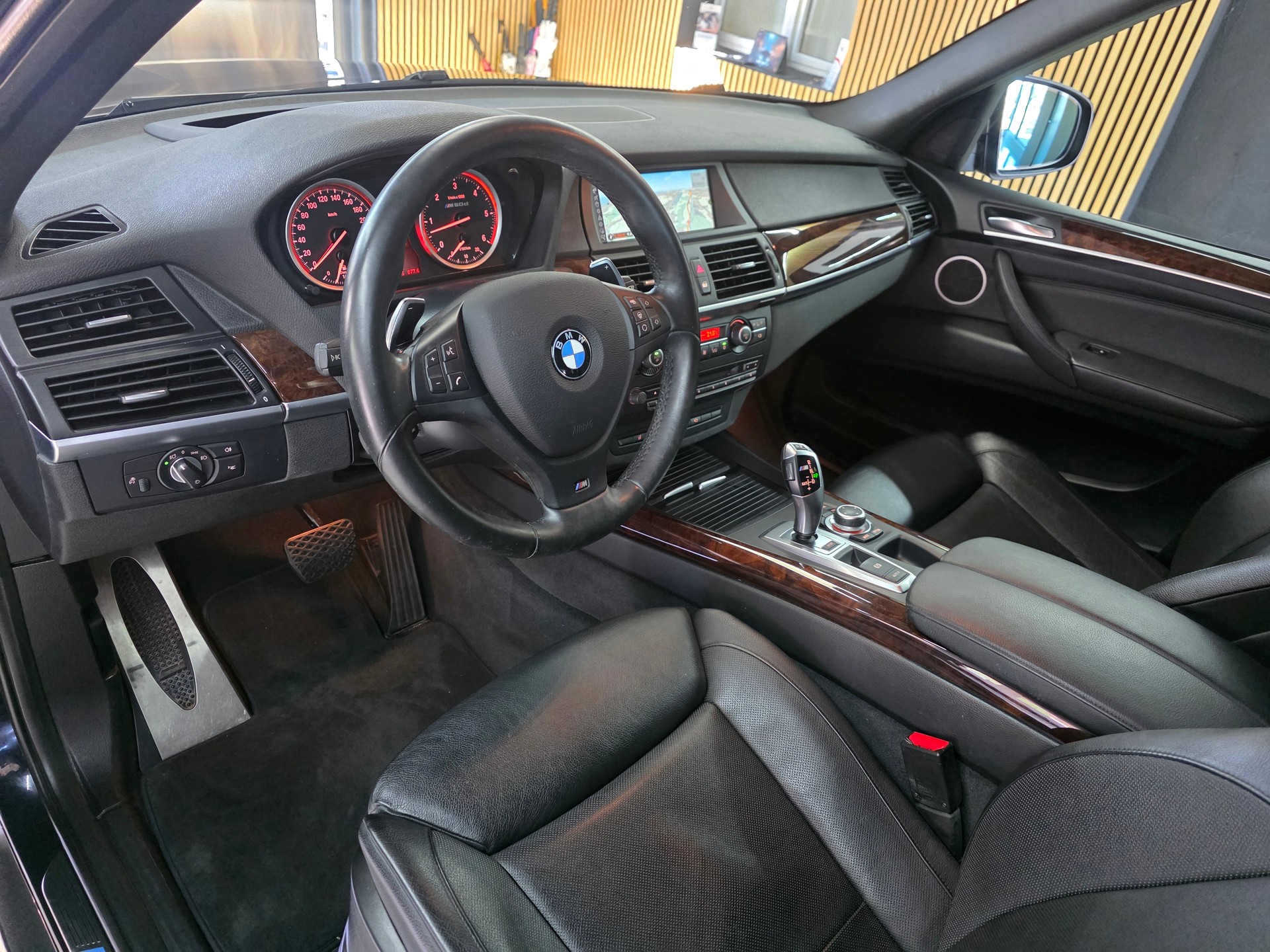 BMW X5 xDrive M50d Steptronic Individual 7-Plätze-image-7