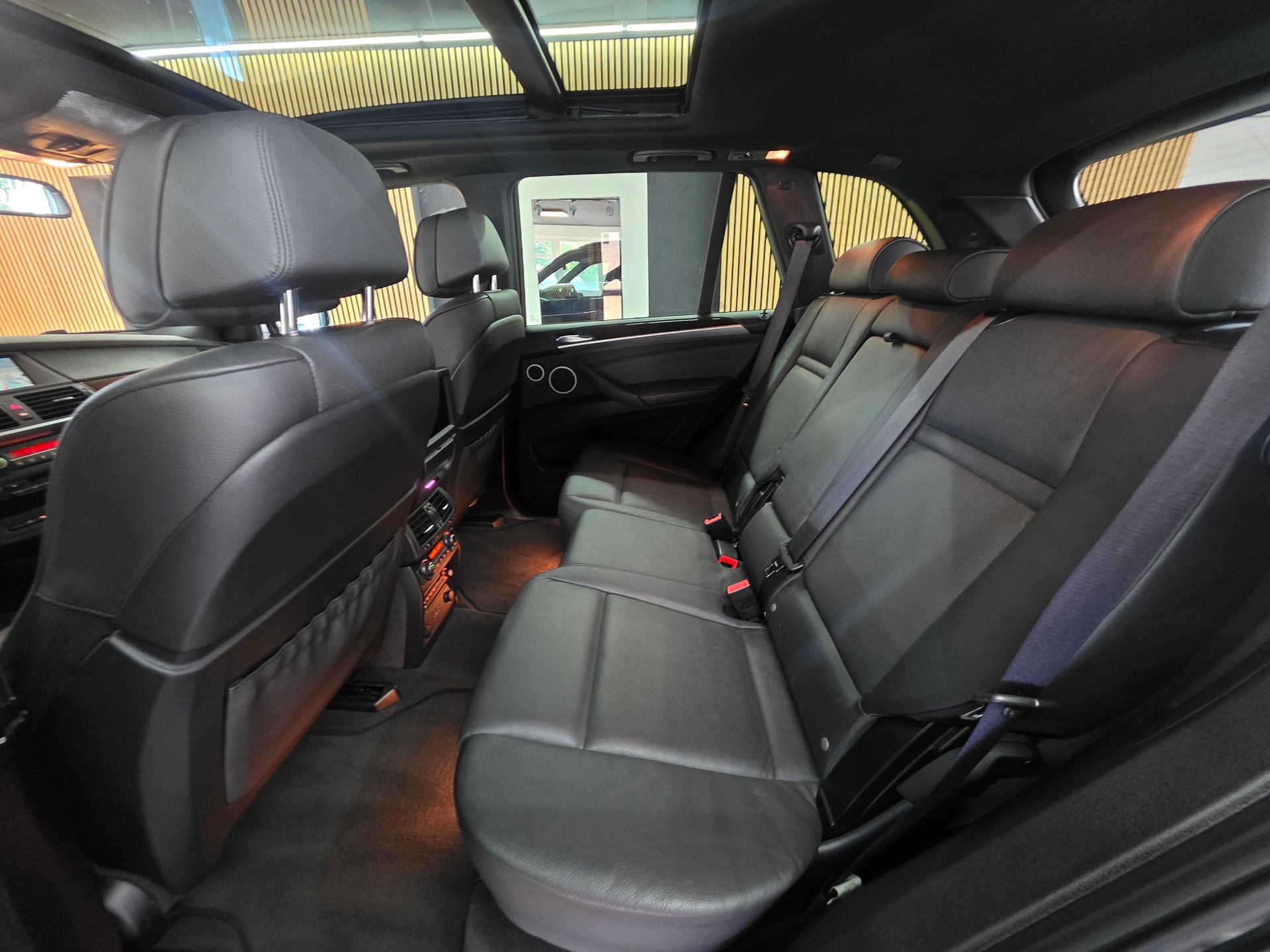 BMW X5 xDrive M50d Steptronic Individual 7-Plätze-image-17