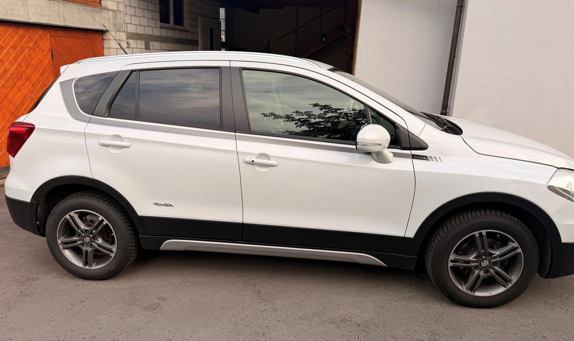 SUZUKI 1.6 TDI 4x4 Geländewagen / SUV-image-1