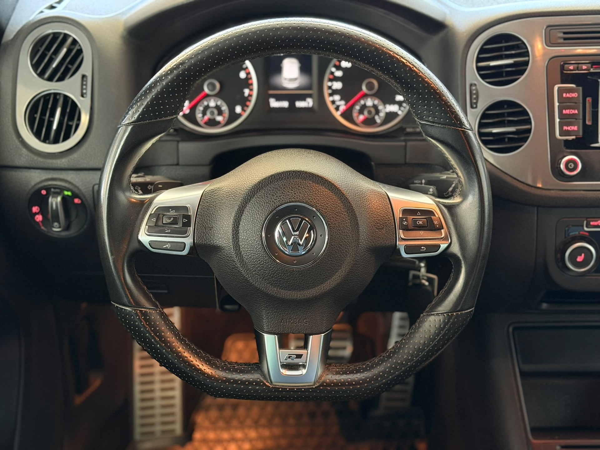 VW Tiguan 2.0 TSI Cup R-Line 4Motion DSG-image-9