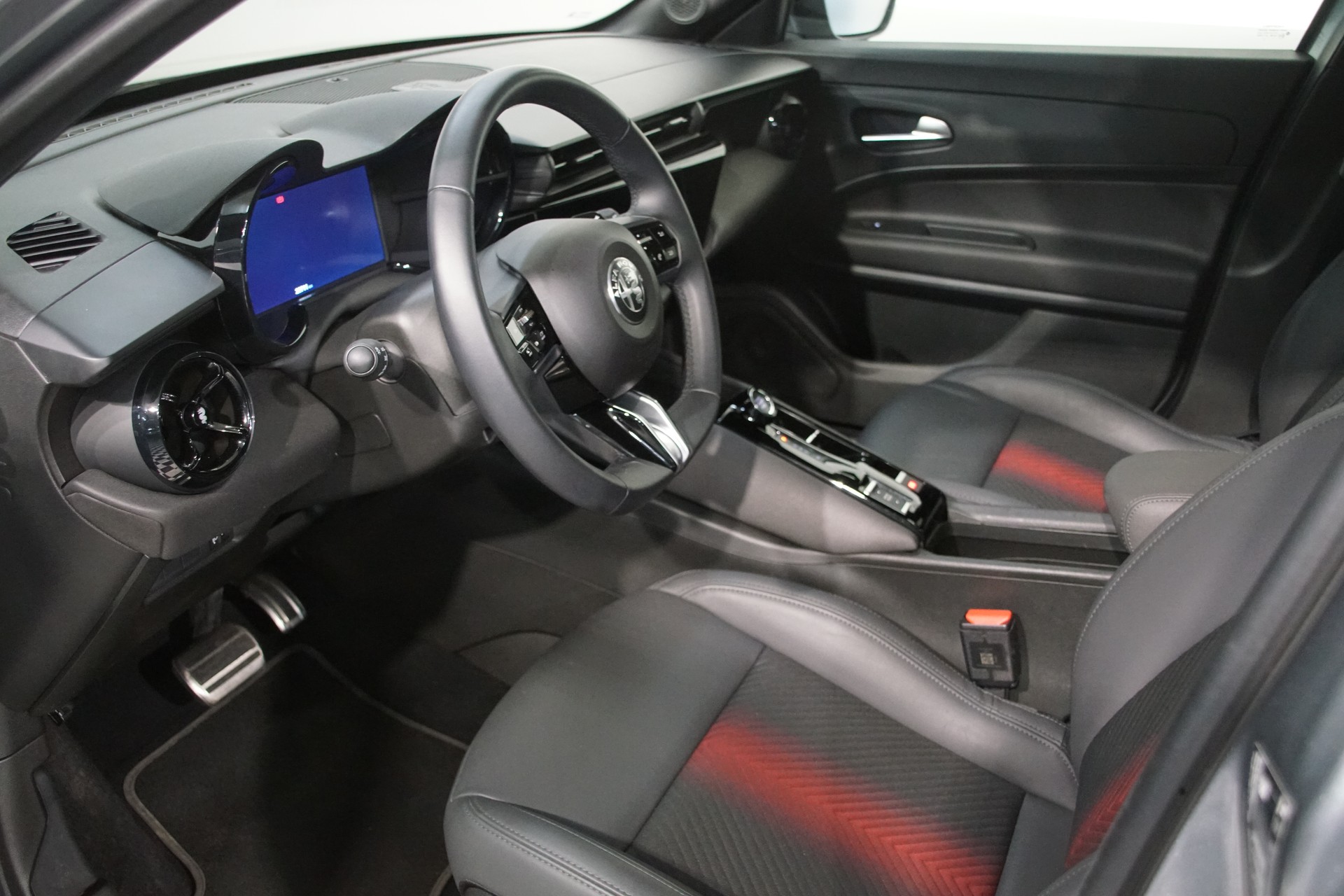 ALFA ROMEO Junior 1.2 48V Hybrid Sport Speciale !! Swiss-Edition!!-image-14
