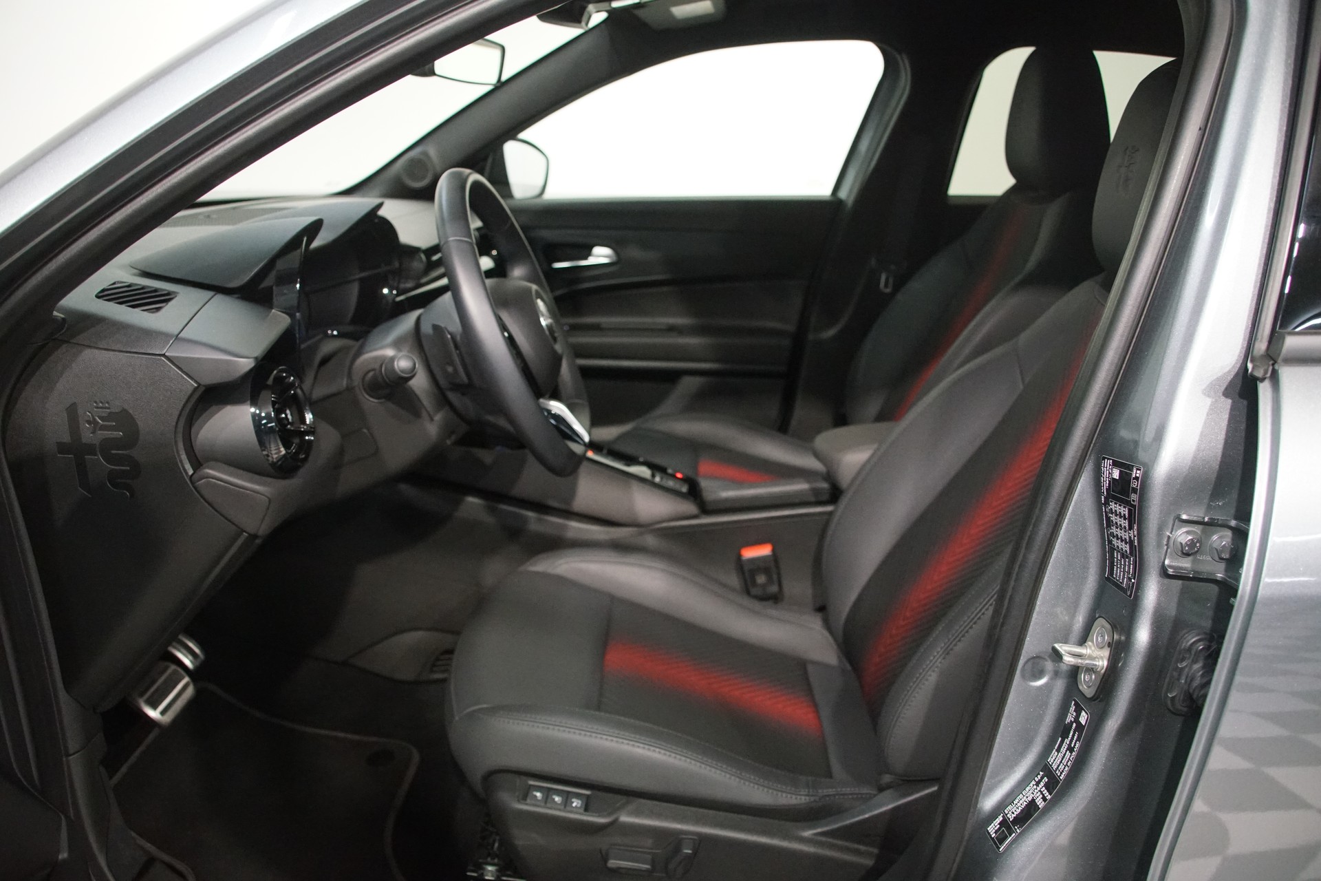 ALFA ROMEO Junior 1.2 48V Hybrid Sport Speciale !! Swiss-Edition!!-image-15