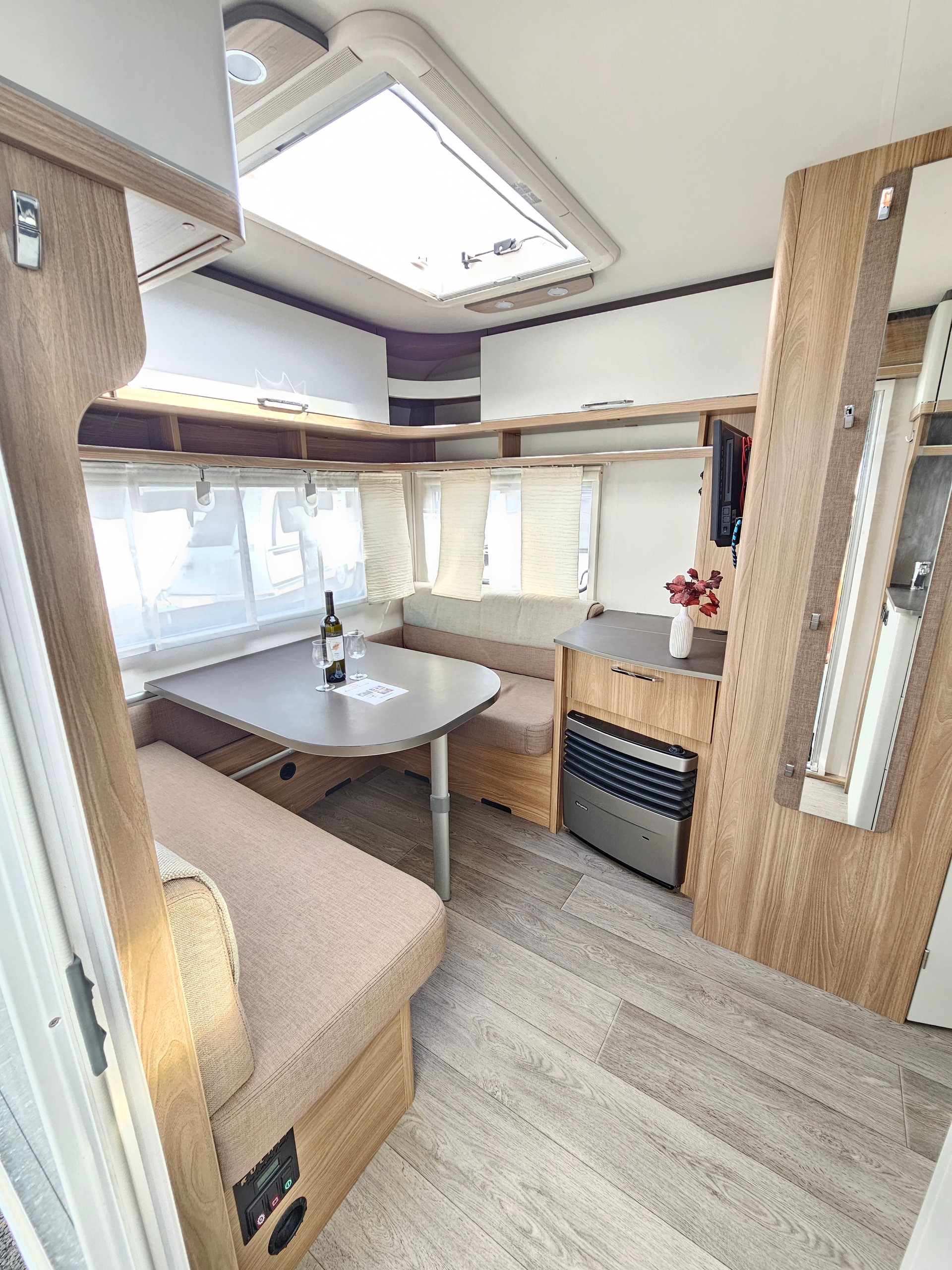 BÜRSTNER Premio 490 TS mit Queensbett, Mover!-image-4