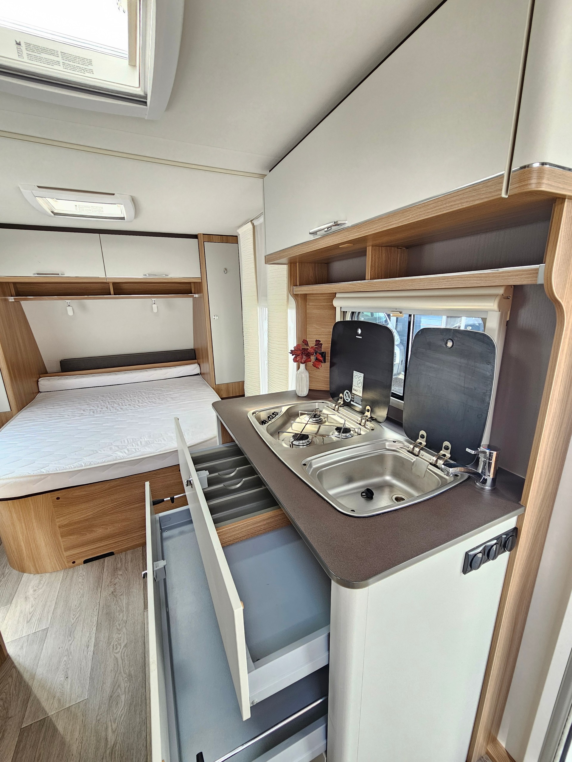 BÜRSTNER Premio 490 TS mit Queensbett, Mover!-image-8