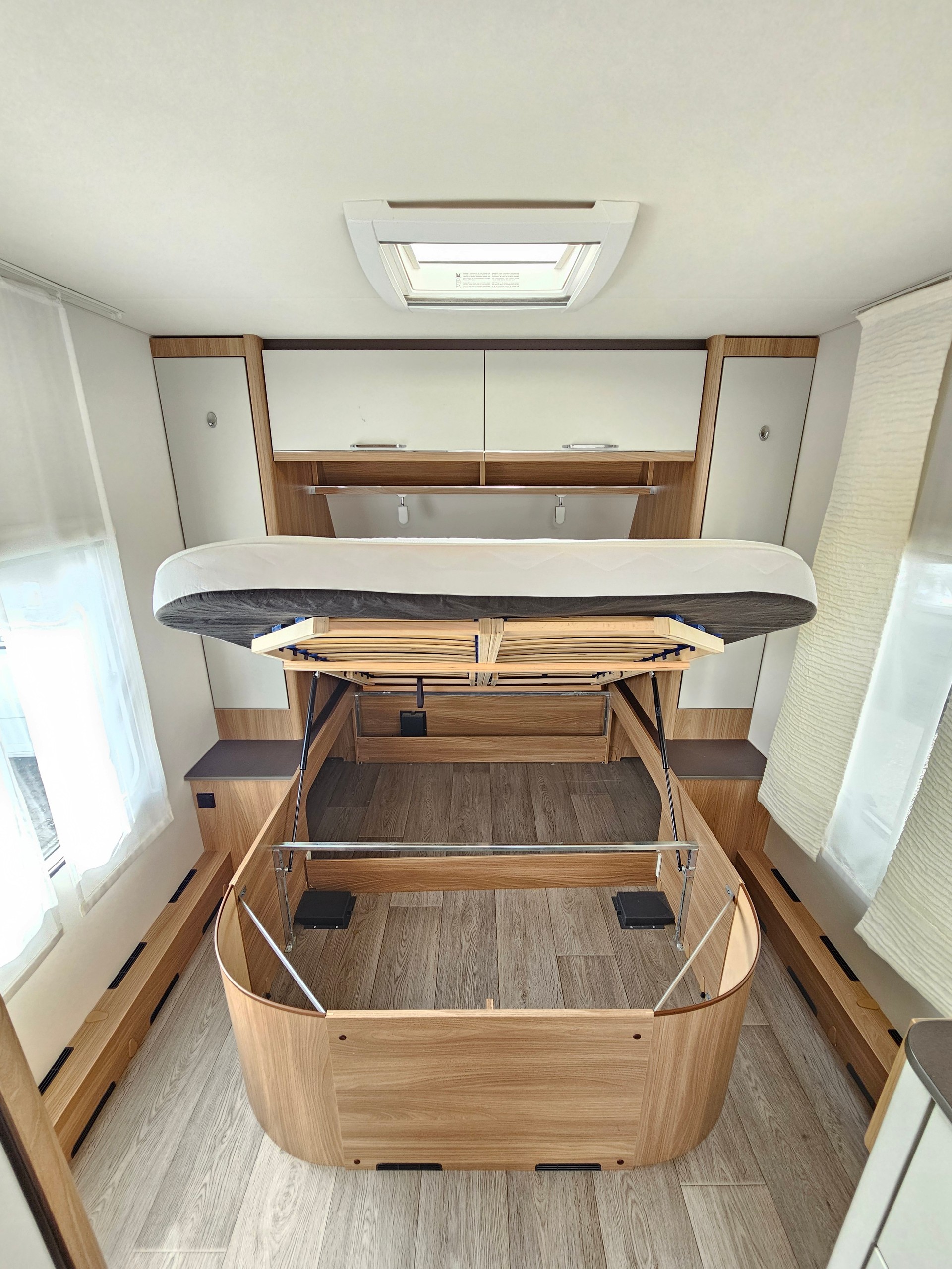 BÜRSTNER Premio 490 TS mit Queensbett, Mover!-image-10