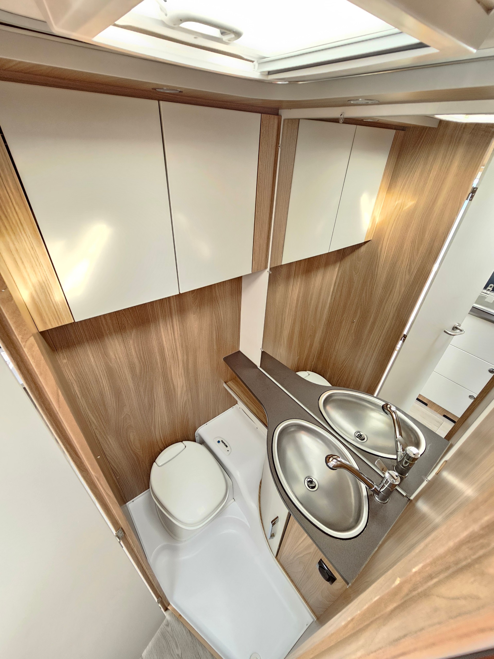 BÜRSTNER Premio 490 TS mit Queensbett, Mover!-image-13