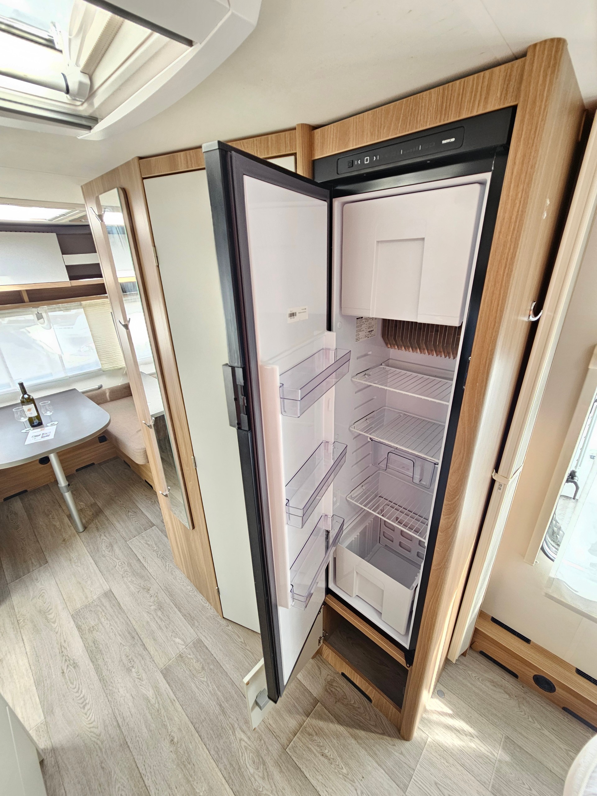 BÜRSTNER Premio 490 TS mit Queensbett, Mover!-image-12