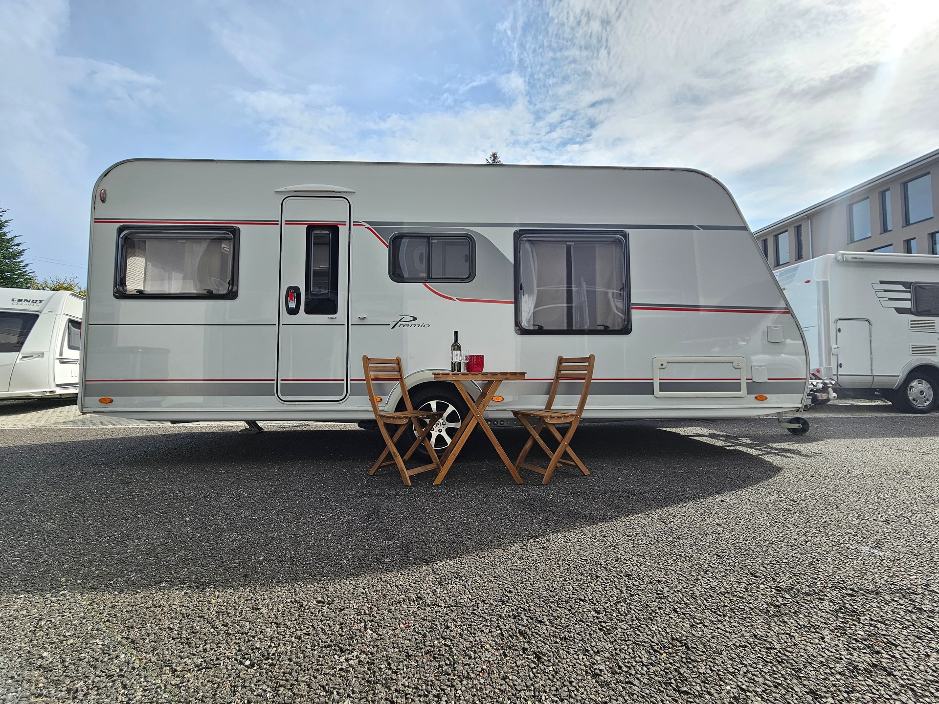 BÜRSTNER Premio 490 TS mit Queensbett, Mover!-image-0