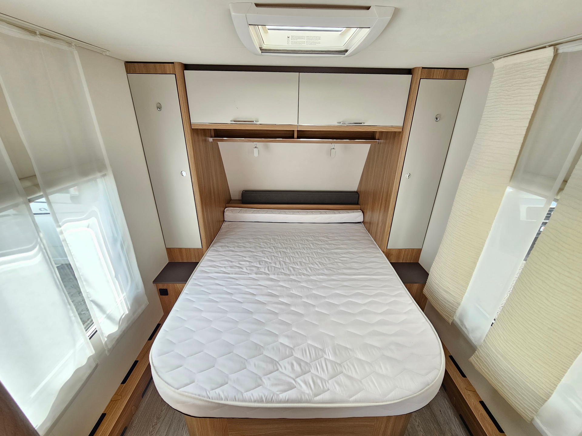 BÜRSTNER Premio 490 TS mit Queensbett, Mover!-image-9