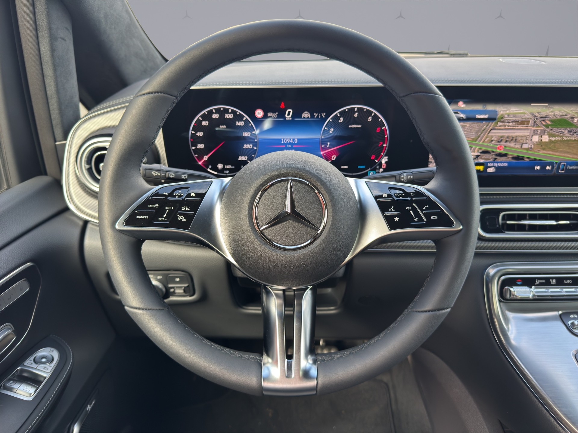 MERCEDES-BENZ V 300 Exclusive AMG Line L - Benzinmotor-image-11