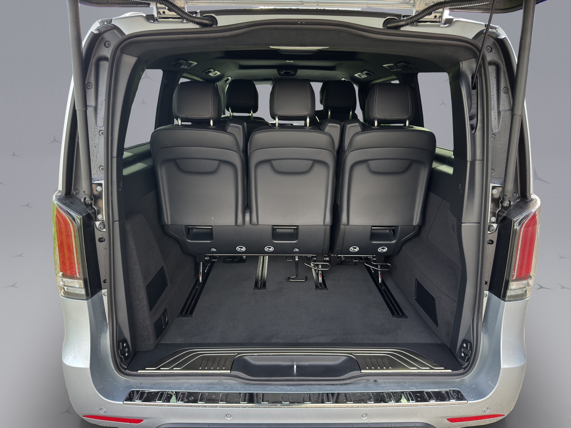 MERCEDES-BENZ V 300 Exclusive AMG Line L - Benzinmotor-image-18