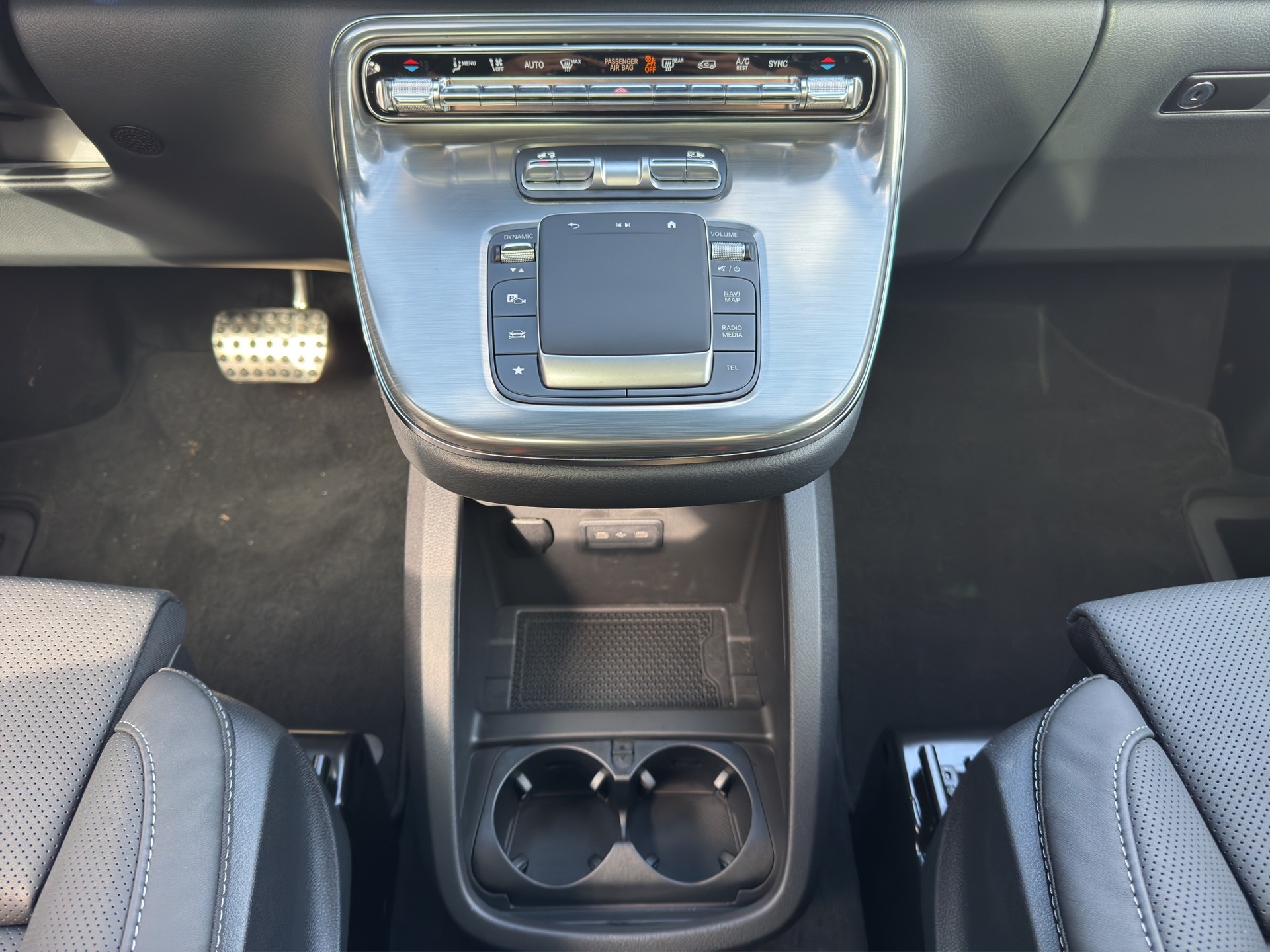 MERCEDES-BENZ V 300 Exclusive AMG Line L - Benzinmotor-image-14