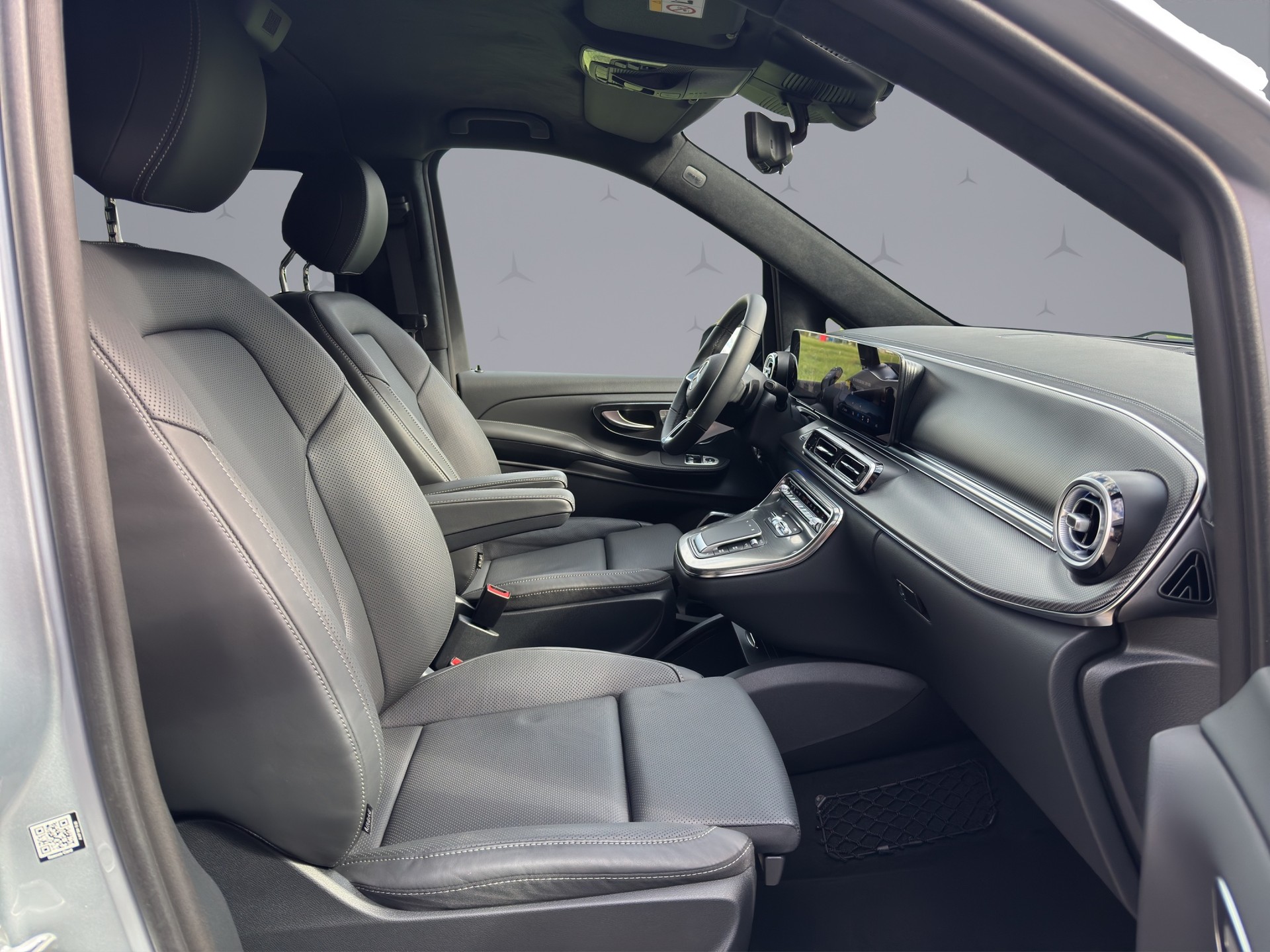 MERCEDES-BENZ V 300 Exclusive AMG Line L - Benzinmotor-image-16