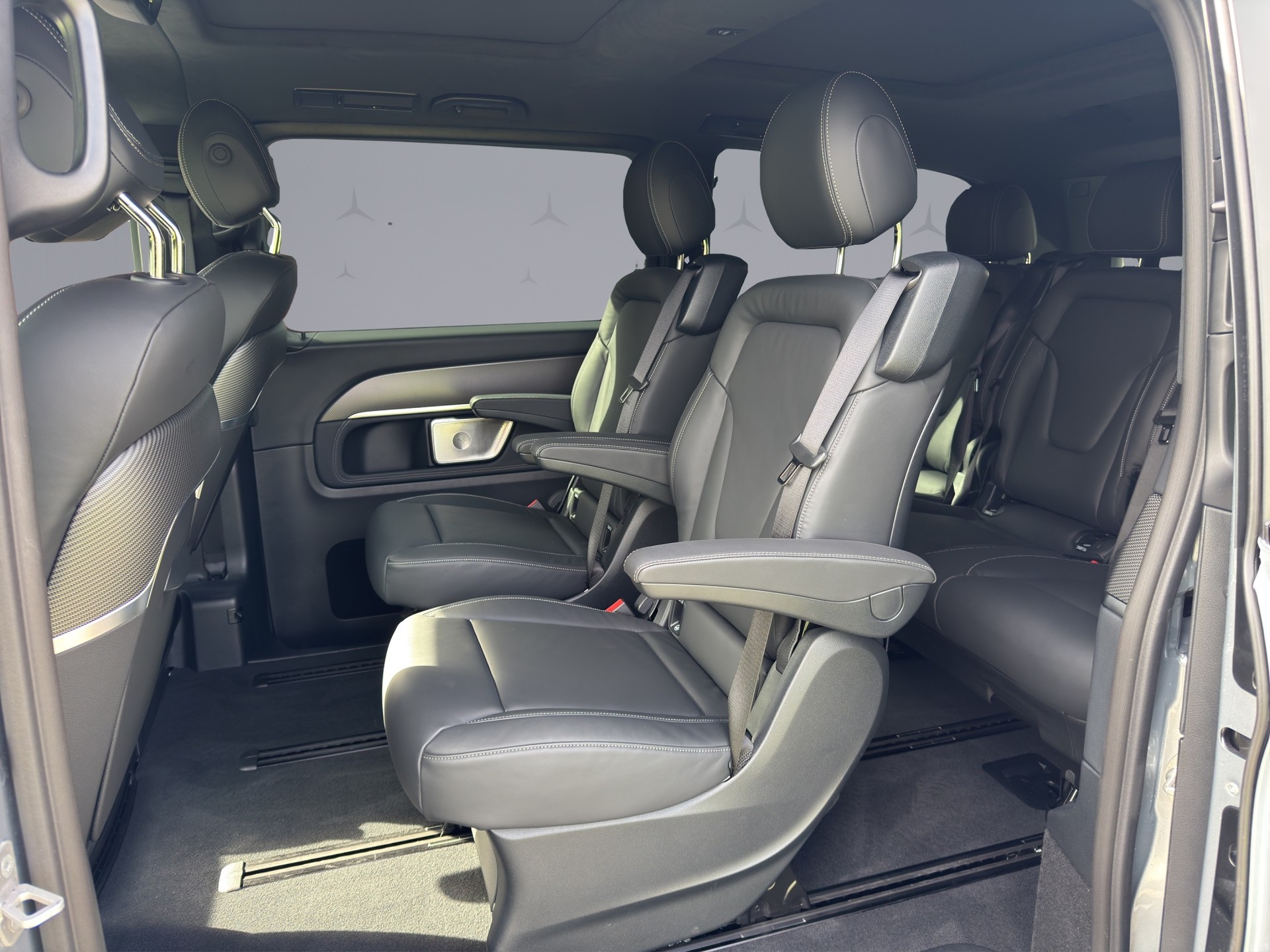 MERCEDES-BENZ V 300 Exclusive AMG Line L - Benzinmotor-image-12