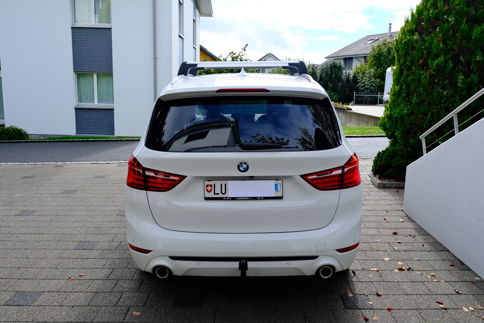 BMW 218d xDrive * 7-Plätzer * AHK * Panoramadach-image-3