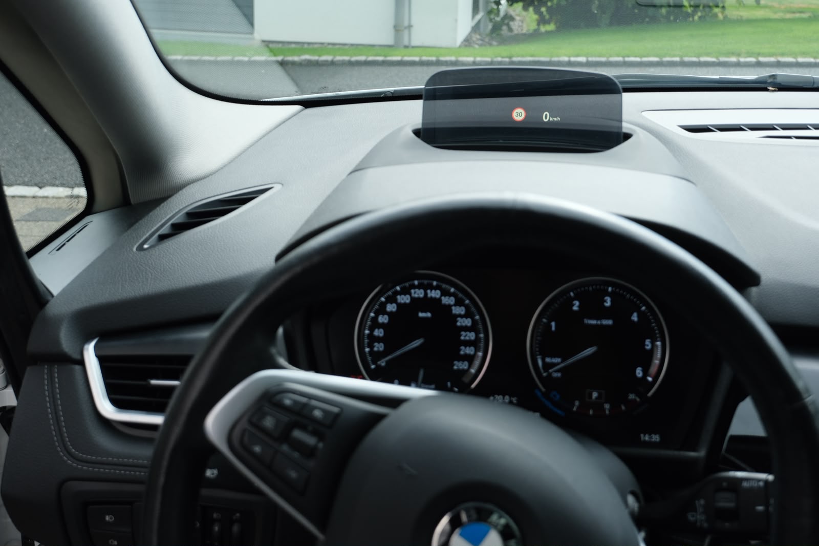 BMW 218d xDrive * 7-Plätzer * AHK * Panoramadach-image-11