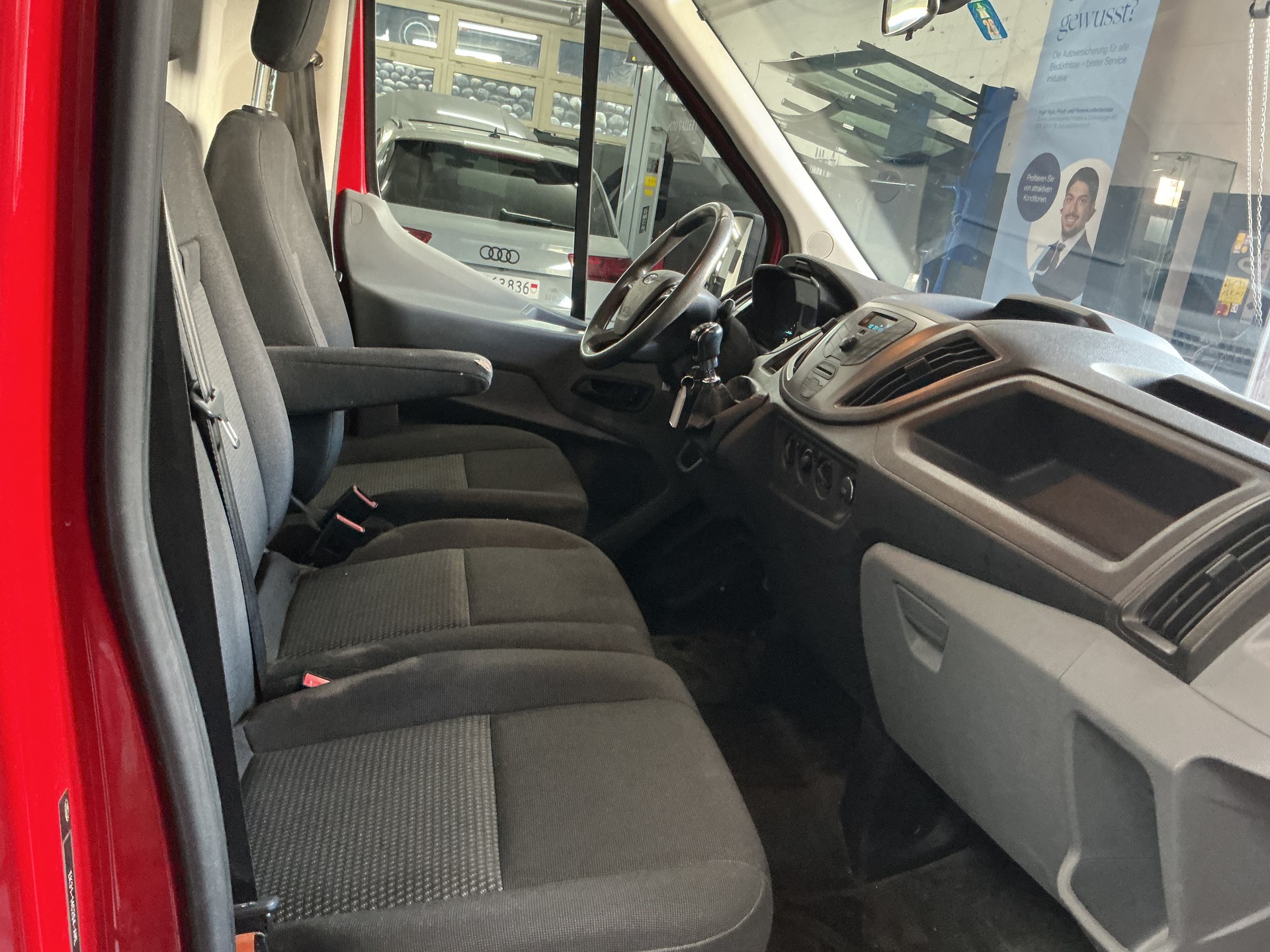 FORD Transit Van 330 L2H2 Ambiente FWD-image-7