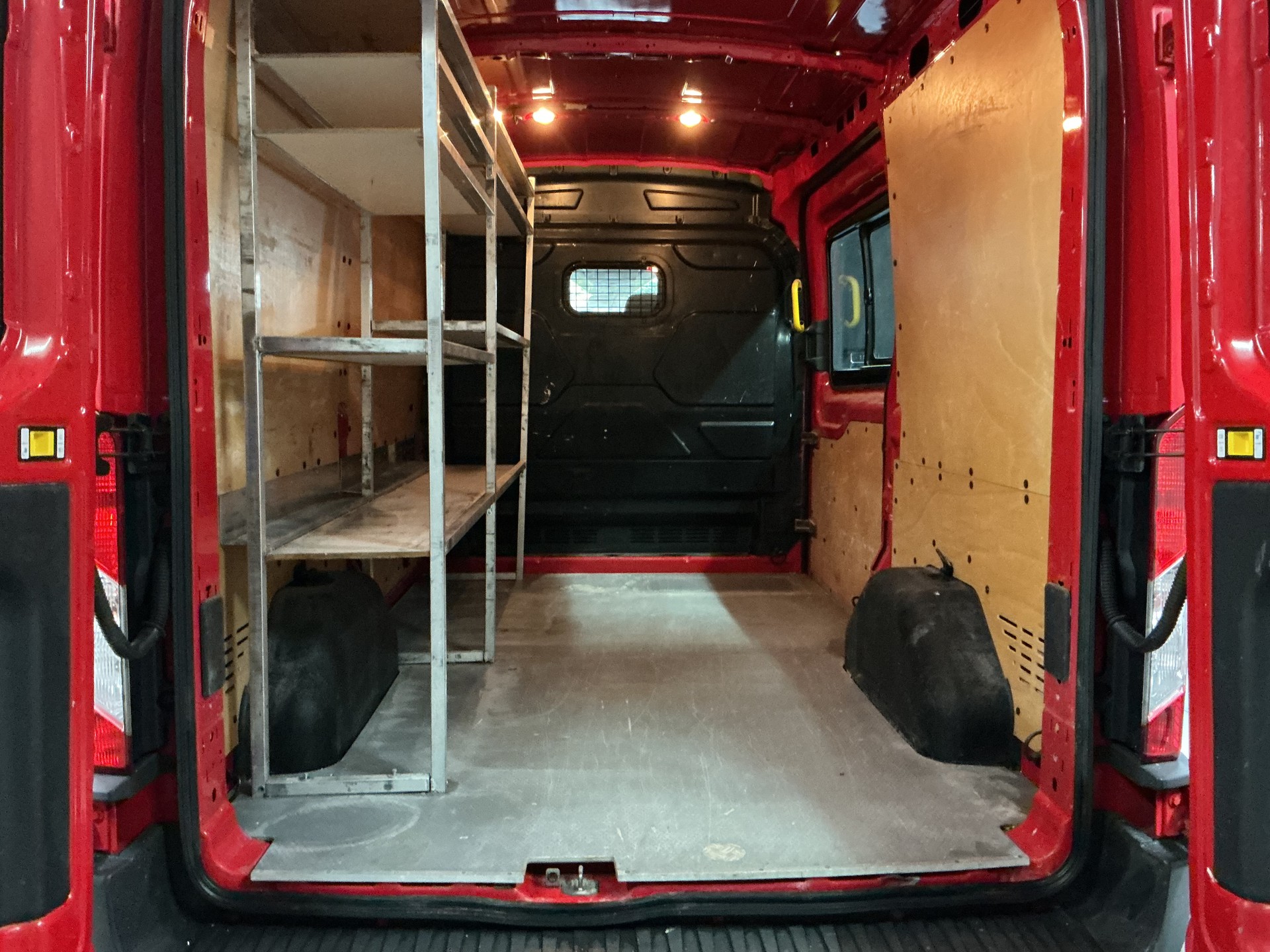 FORD Transit Van 330 L2H2 Ambiente FWD-image-5