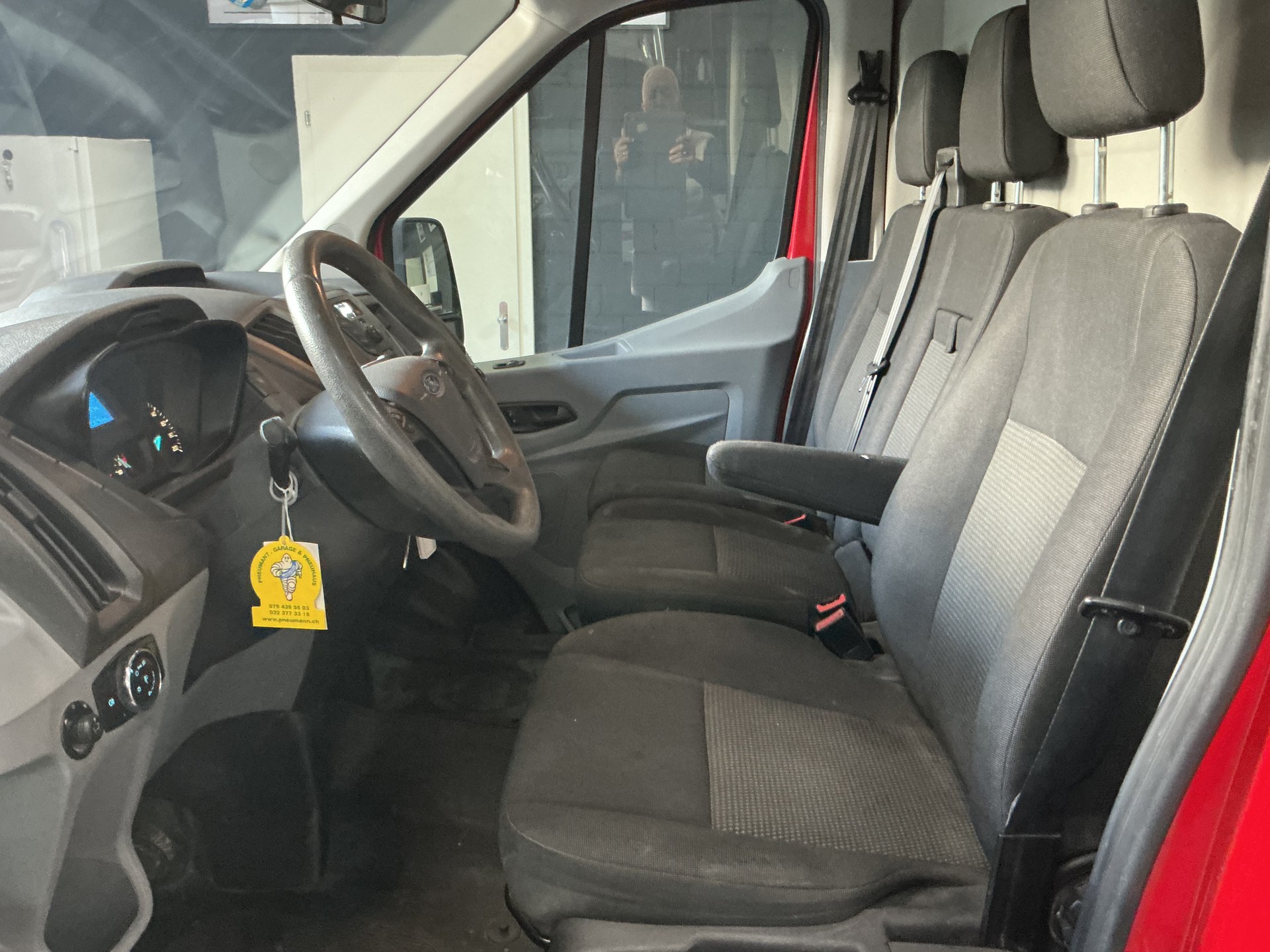 FORD Transit Van 330 L2H2 Ambiente FWD-image-8