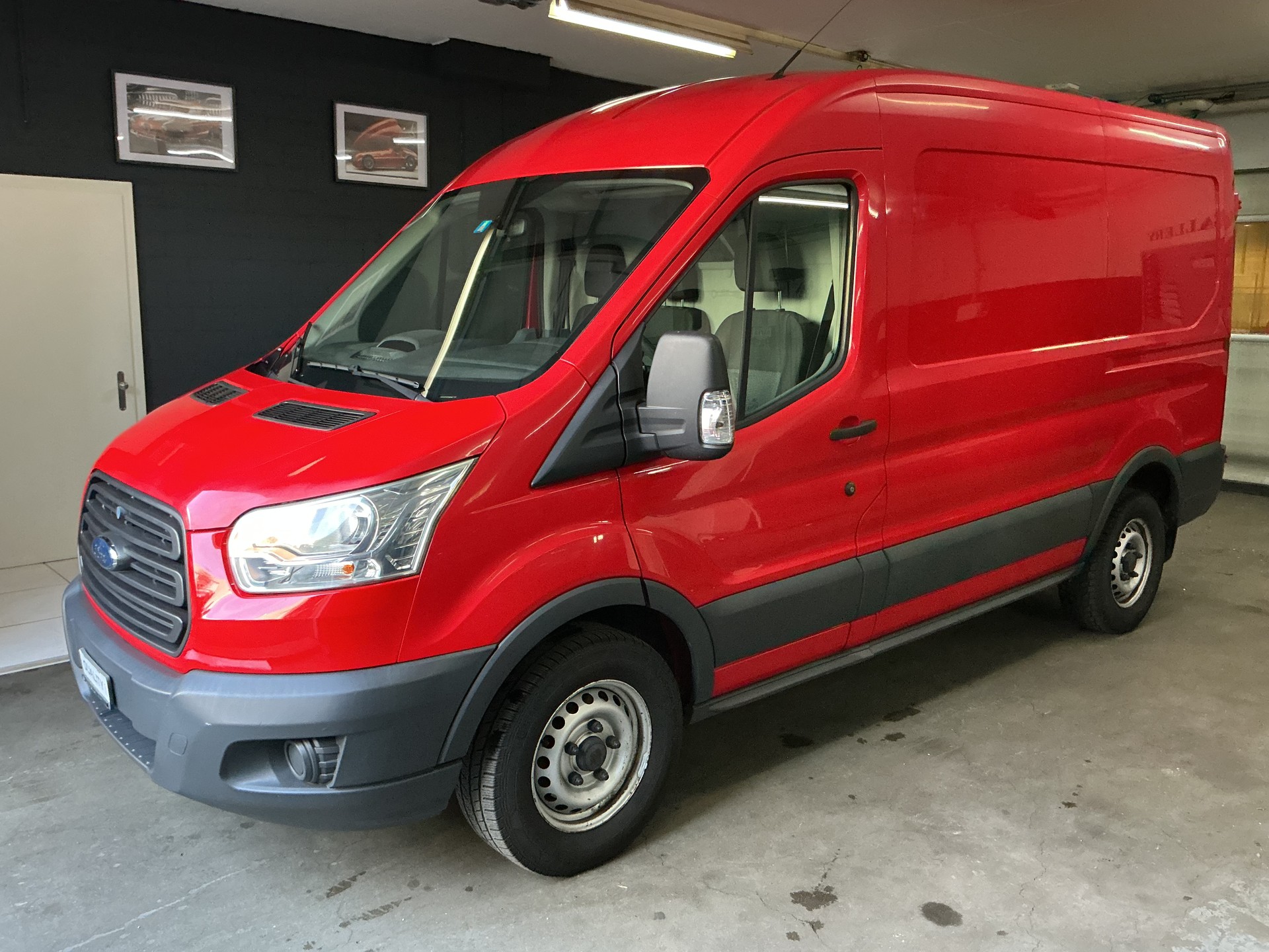 FORD Transit Van 330 L2H2 Ambiente FWD-image-1