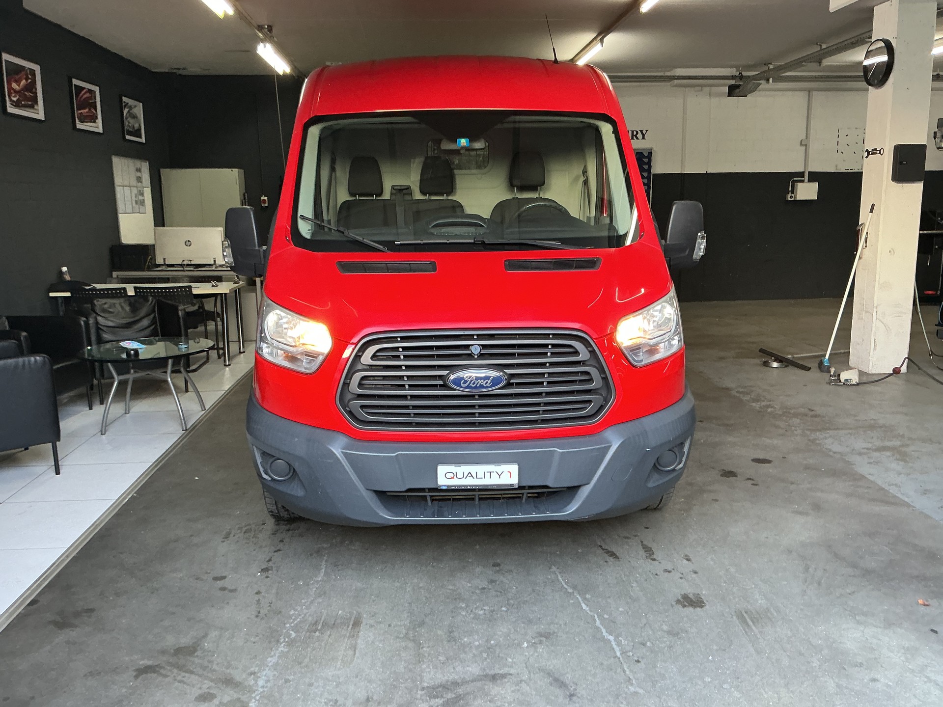 FORD Transit Van 330 L2H2 Ambiente FWD-image-0