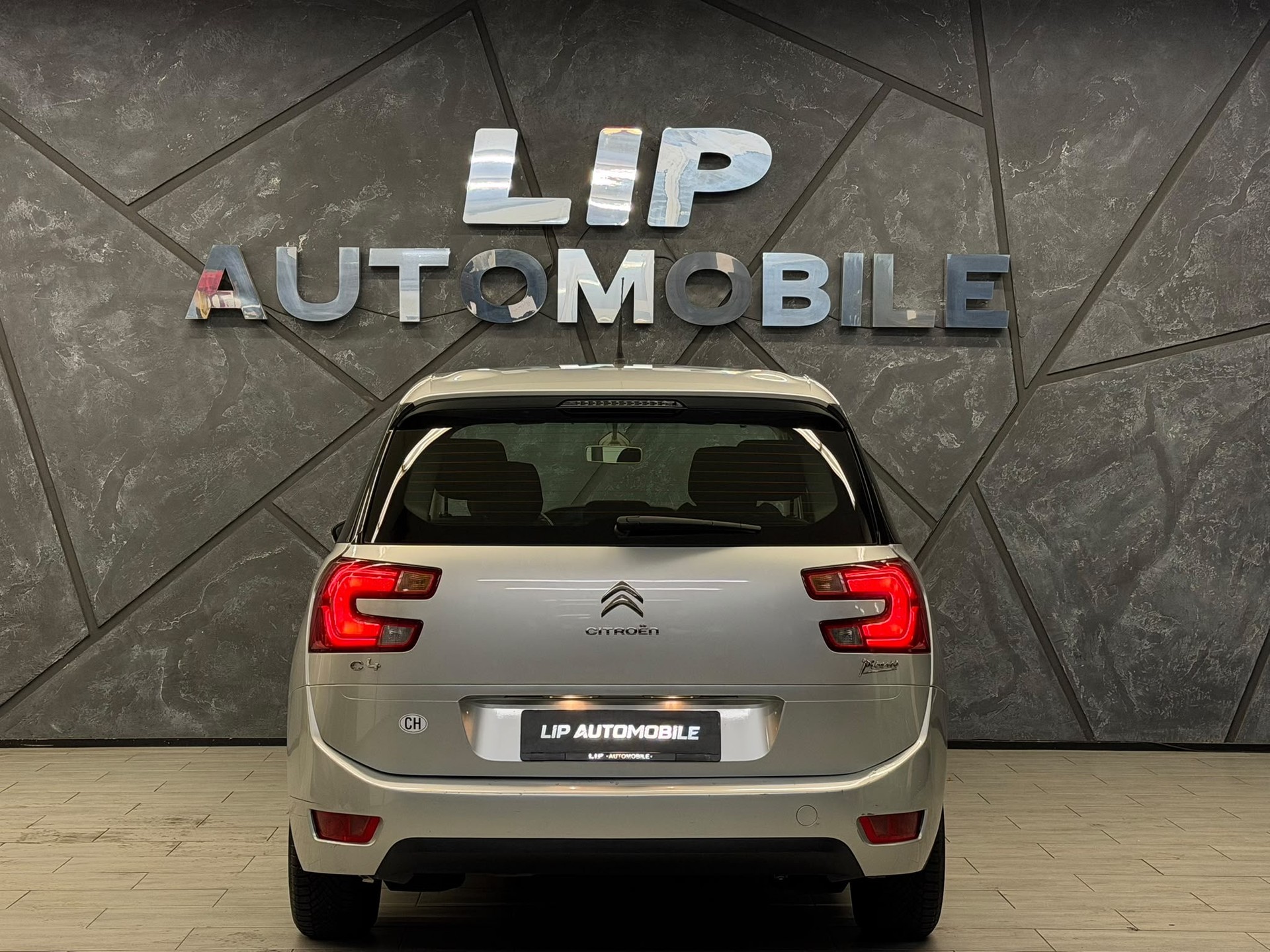 CITROEN Grand C4 Picasso 1.2 Pure Tech Attraction-image-6
