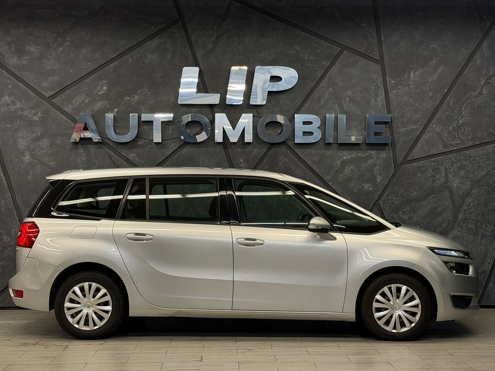 CITROEN Grand C4 Picasso 1.2 Pure Tech Attraction-image-4