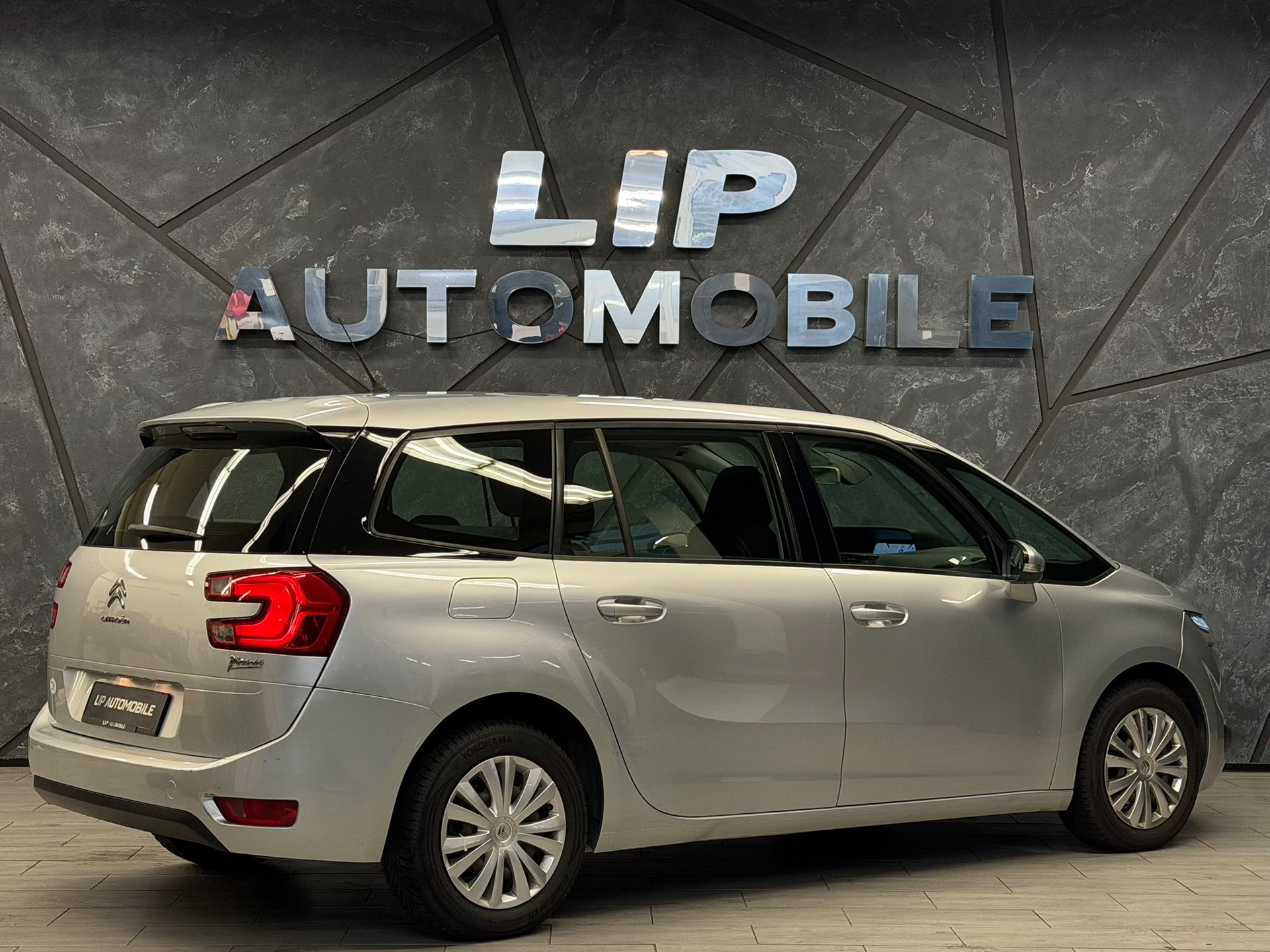 CITROEN Grand C4 Picasso 1.2 Pure Tech Attraction-image-5