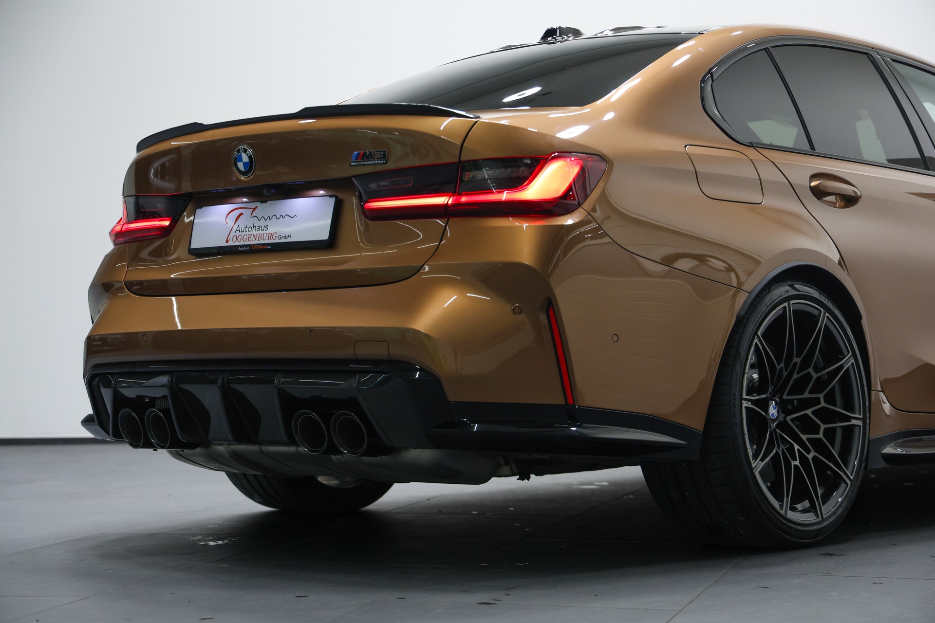 BMW M3 Competition M xDrive LCI *Sonderlackierung Liquid Copper*Carbon Schalensitze*M Driver's Package*-image-17