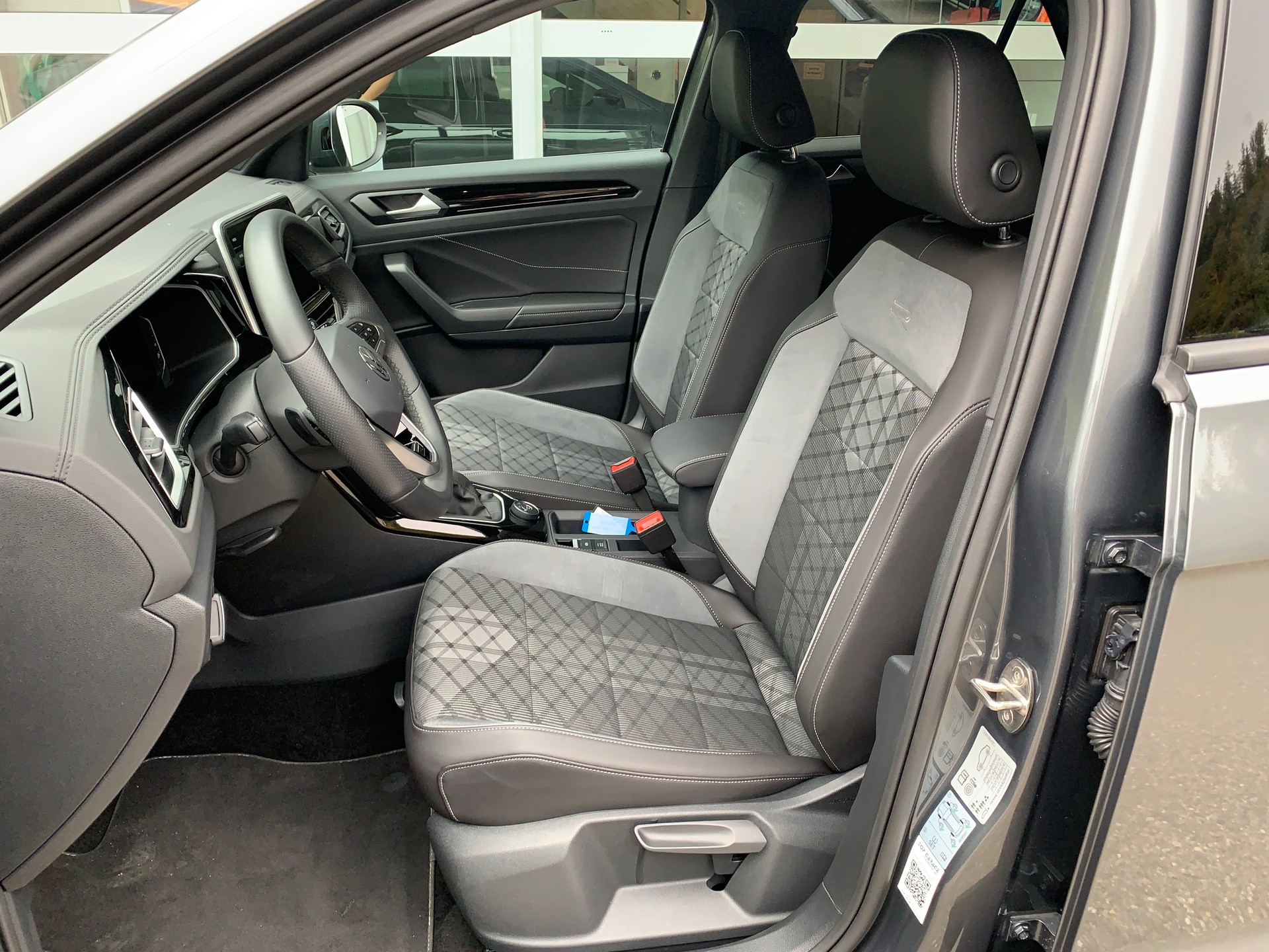 VW T-Roc 2.0 TSI R-Line DSG 4Motion-image-8