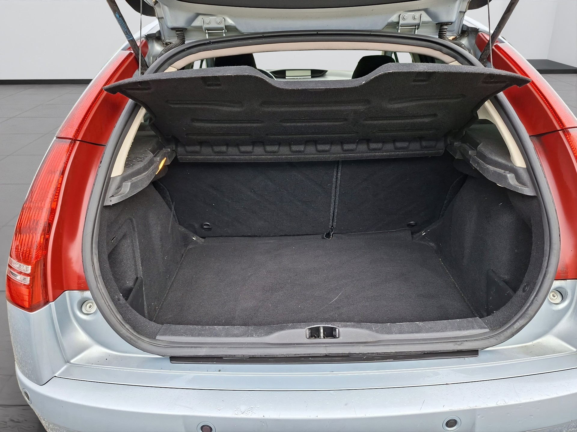CITROEN C4 1.6i 16V-image-8