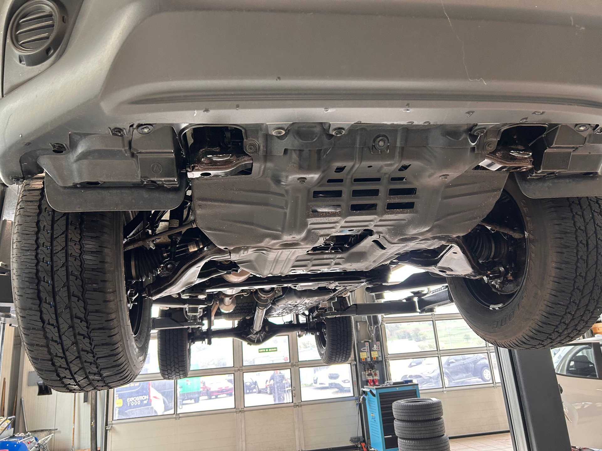 TOYOTA Hilux 2.4D-4D Style Double Cab 4x4-image-9