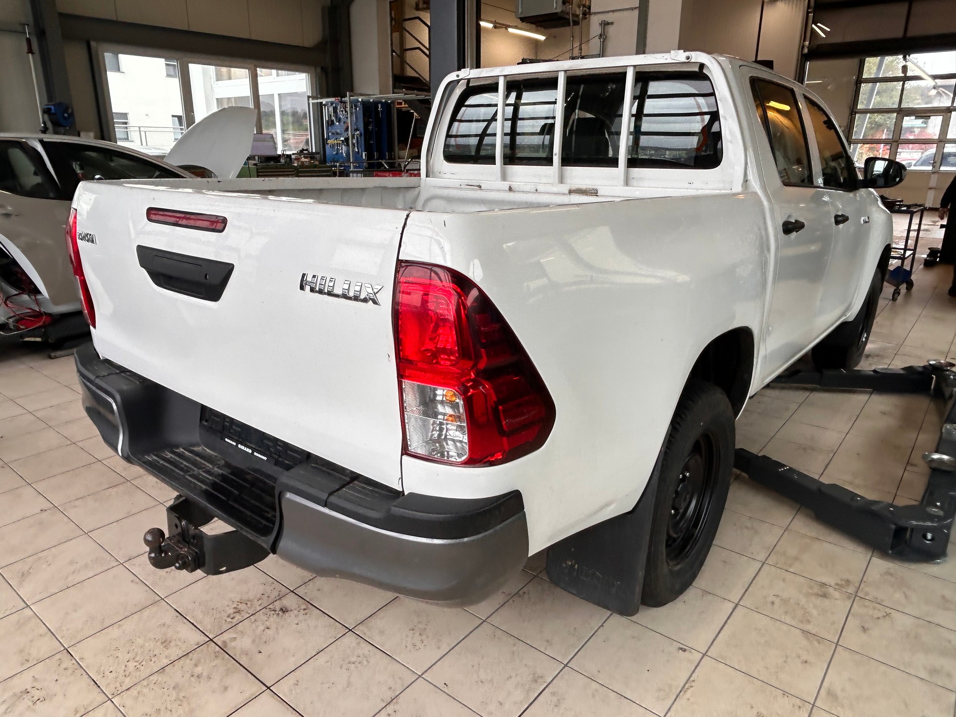TOYOTA Hilux 2.4D-4D Style Double Cab 4x4-image-2