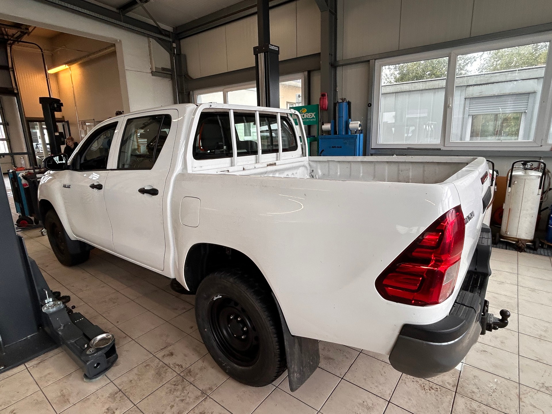 TOYOTA Hilux 2.4D-4D Style Double Cab 4x4-image-3