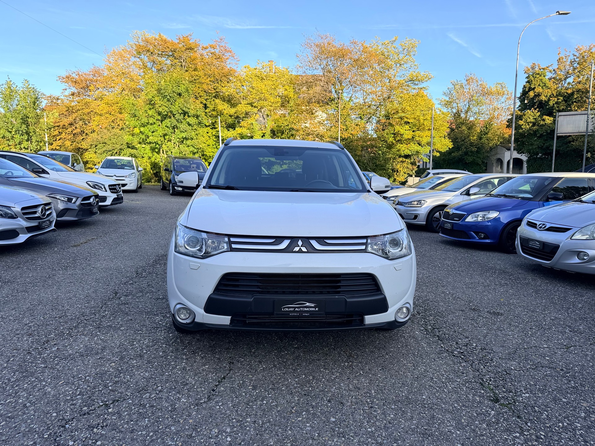 MITSUBISHI Outlander 2.2 DID Intense Safety 4WD Automatic 7 Plätze-image-2