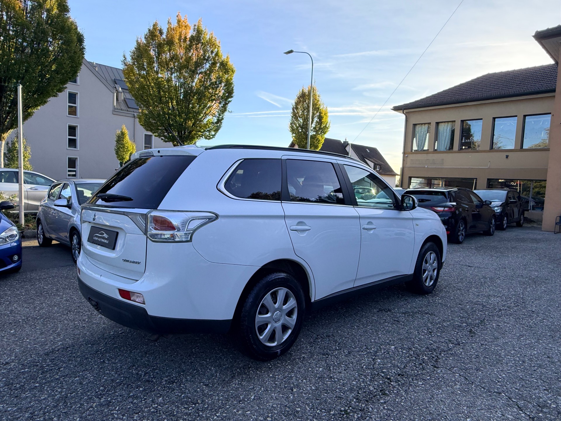 MITSUBISHI Outlander 2.2 DID Intense Safety 4WD Automatic 7 Plätze-image-7