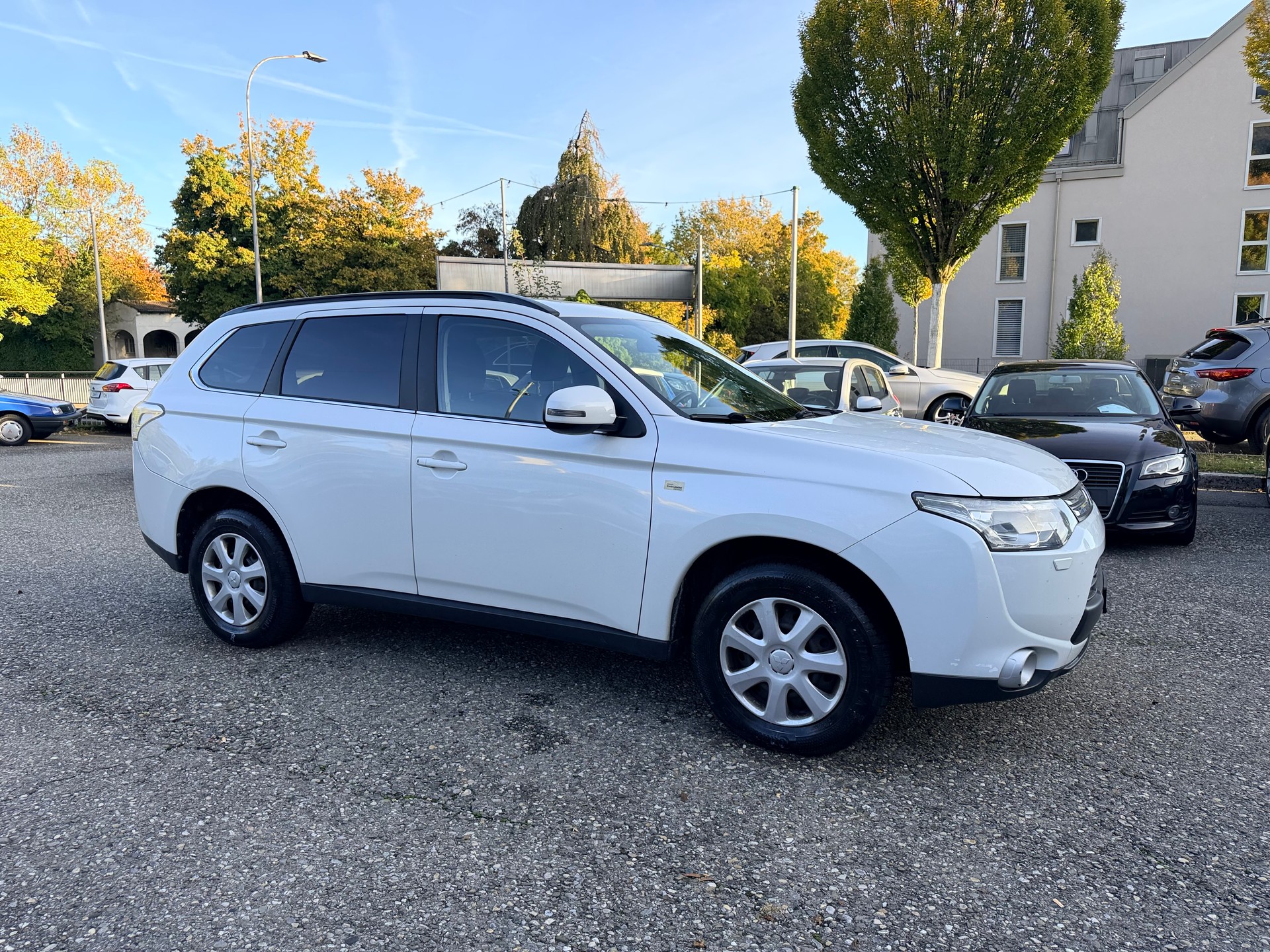 MITSUBISHI Outlander 2.2 DID Intense Safety 4WD Automatic 7 Plätze-image-6