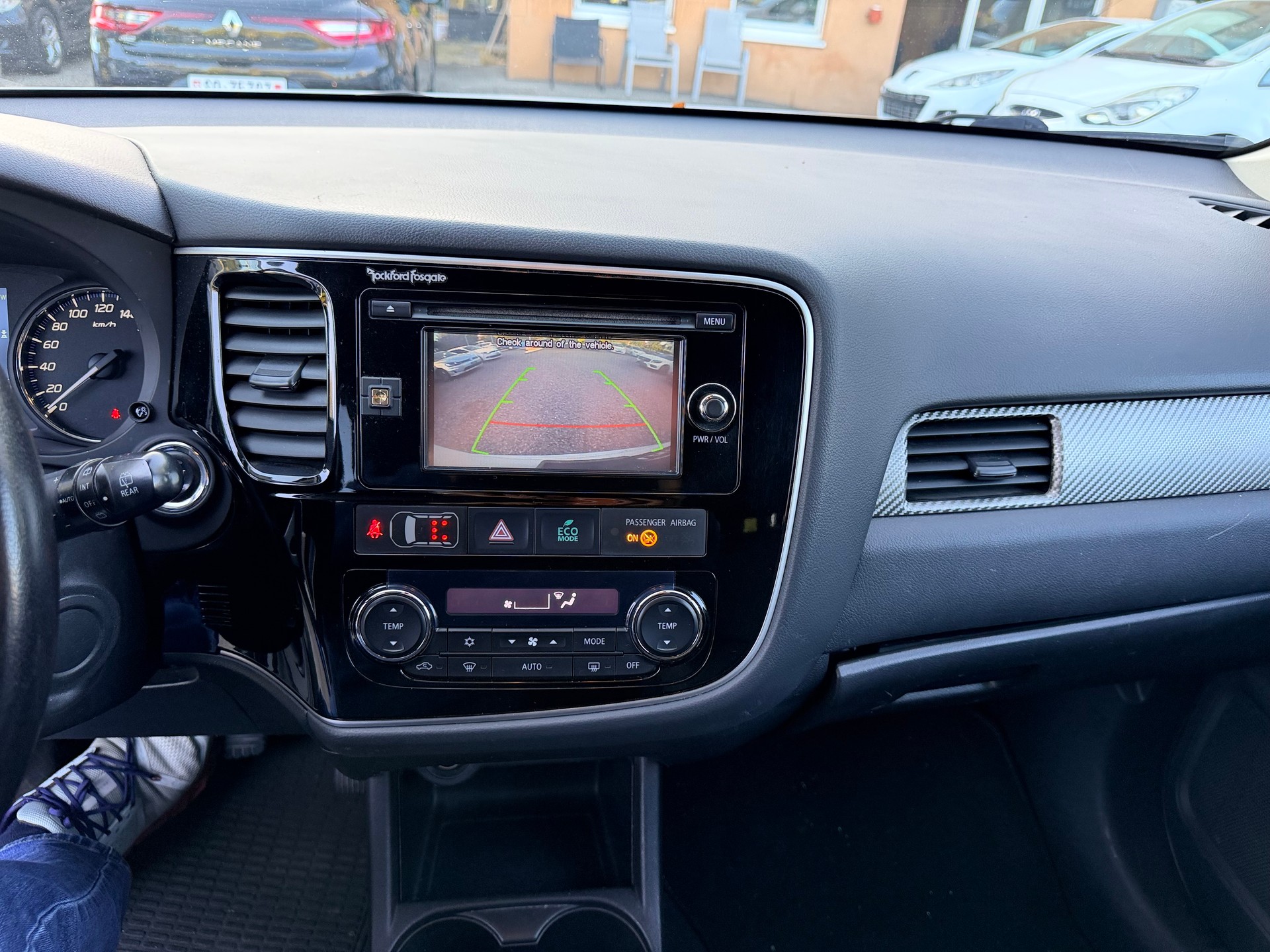 MITSUBISHI Outlander 2.2 DID Intense Safety 4WD Automatic 7 Plätze-image-19