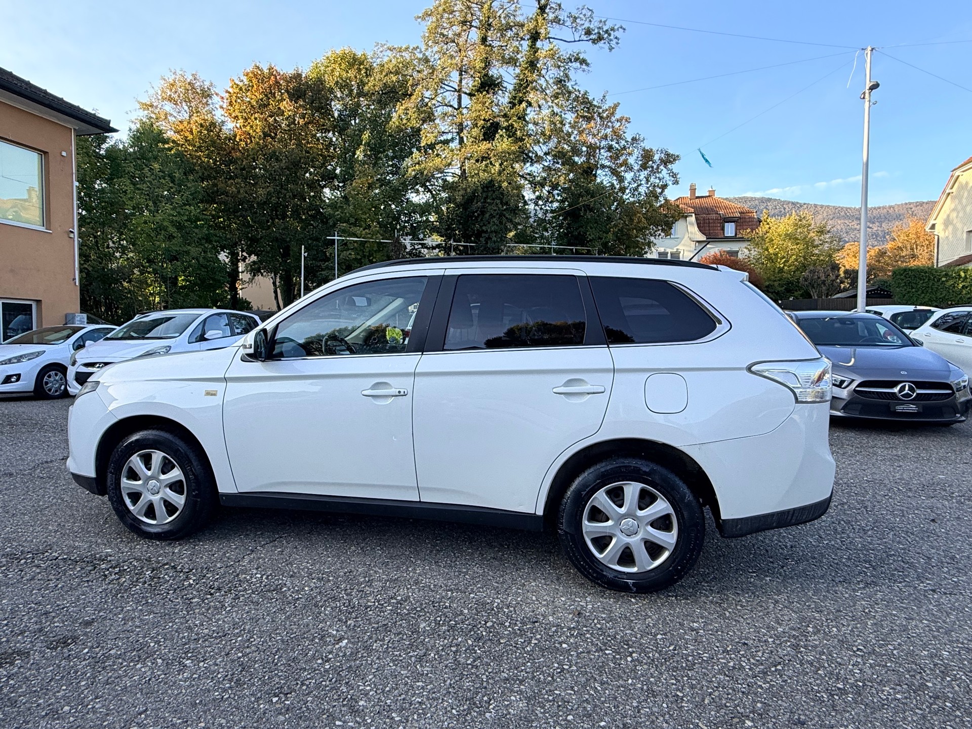 MITSUBISHI Outlander 2.2 DID Intense Safety 4WD Automatic 7 Plätze-image-5
