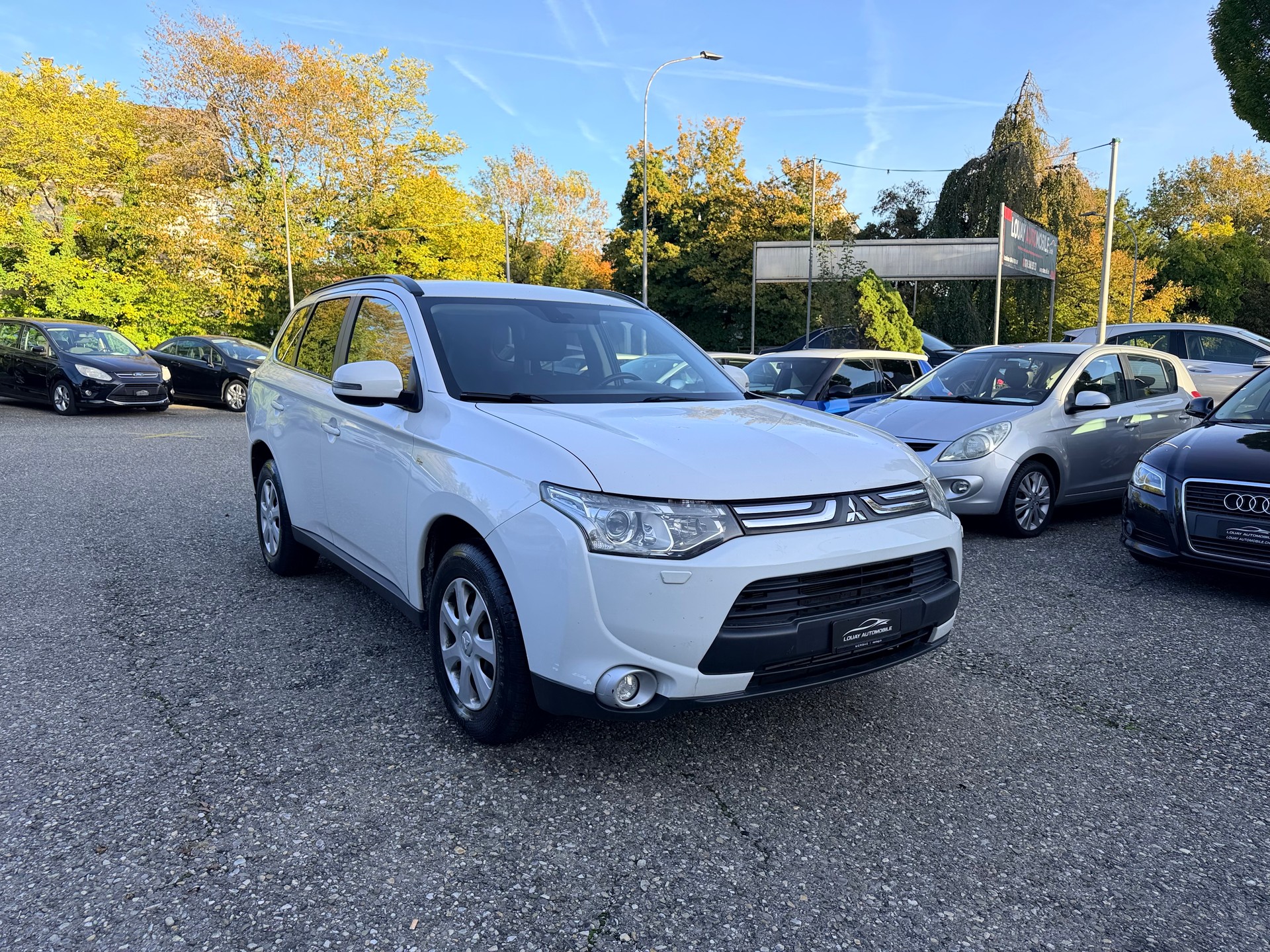 MITSUBISHI Outlander 2.2 DID Intense Safety 4WD Automatic 7 Plätze-image-0