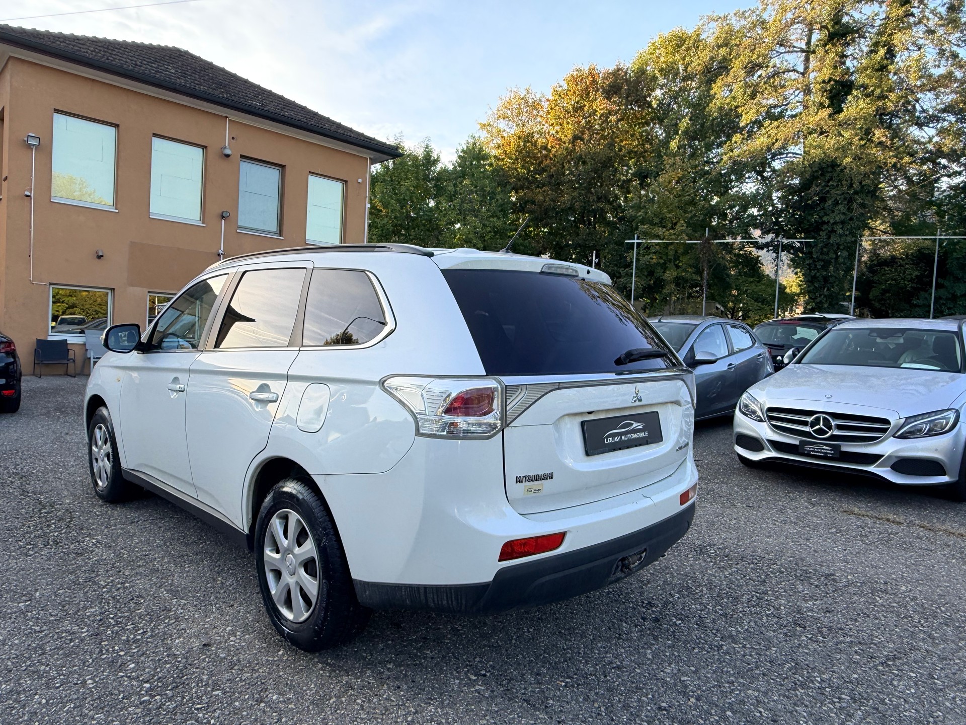 MITSUBISHI Outlander 2.2 DID Intense Safety 4WD Automatic 7 Plätze-image-8