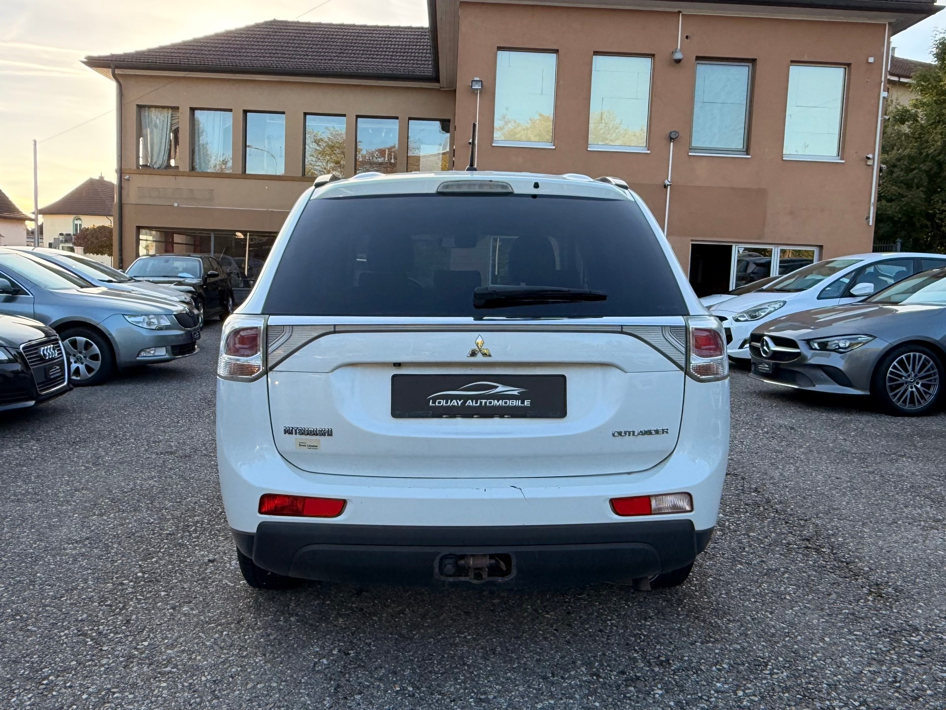 MITSUBISHI Outlander 2.2 DID Intense Safety 4WD Automatic 7 Plätze-image-9