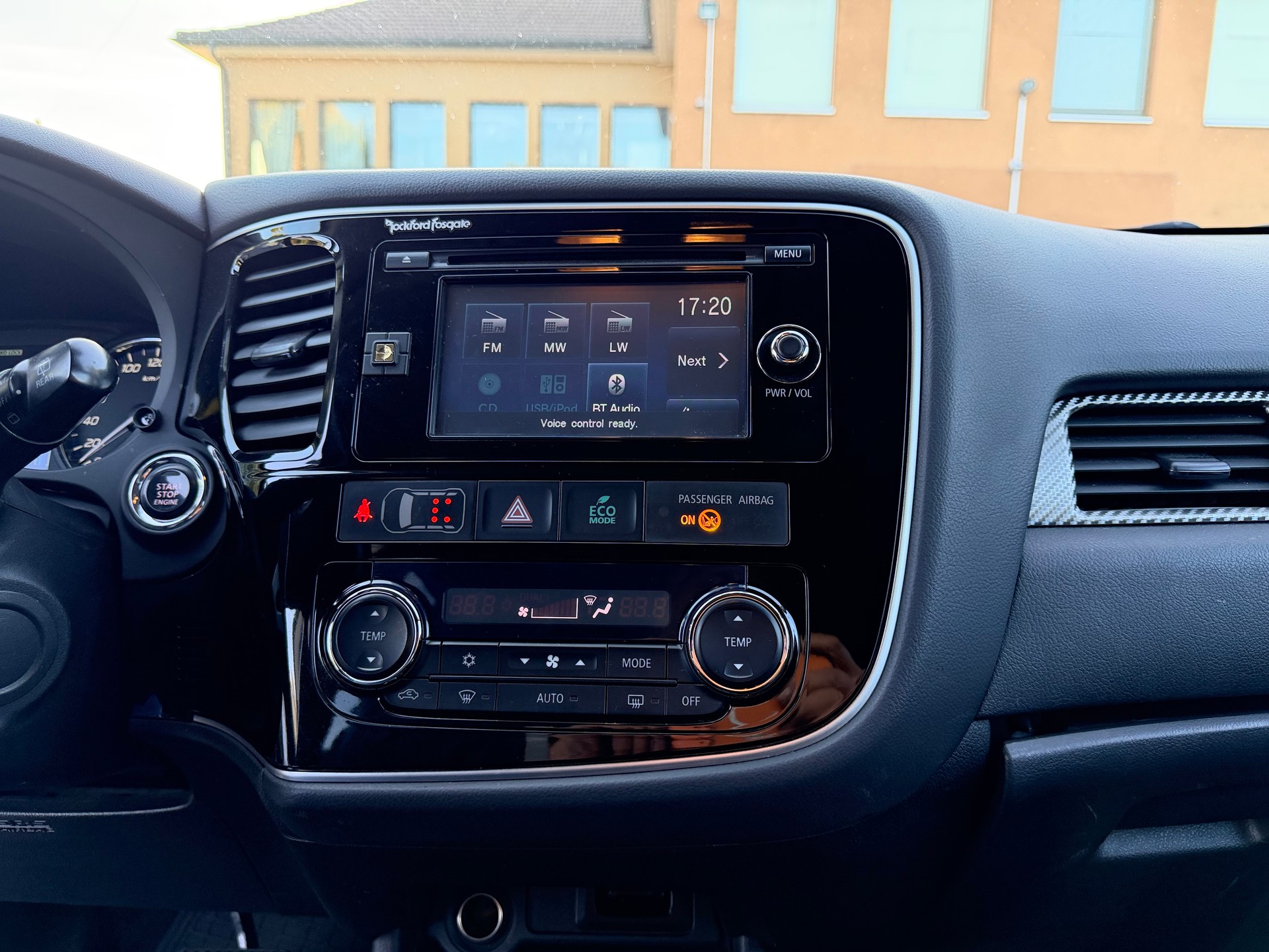 MITSUBISHI Outlander 2.2 DID Intense Safety 4WD Automatic 7 Plätze-image-20