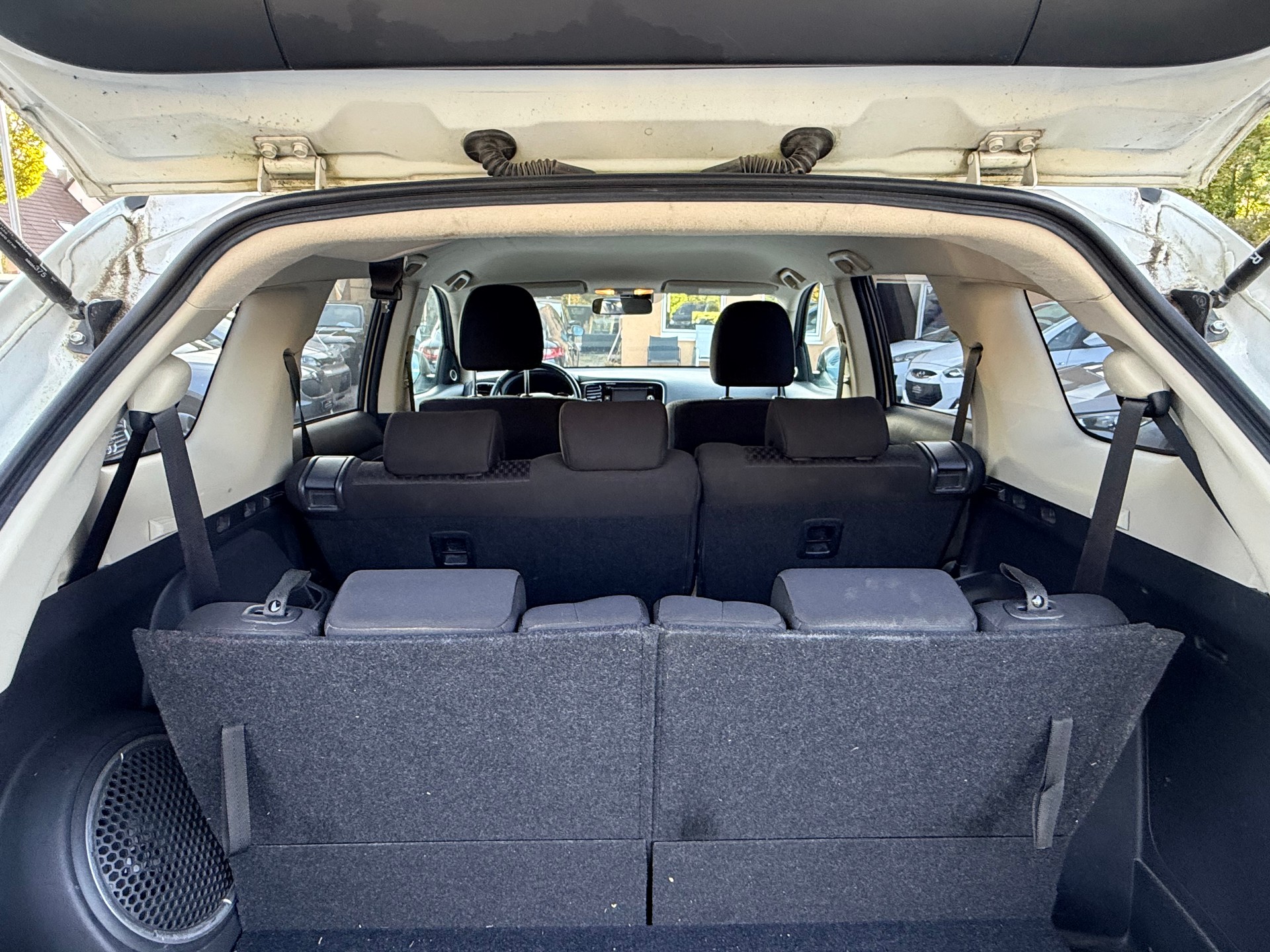 MITSUBISHI Outlander 2.2 DID Intense Safety 4WD Automatic 7 Plätze-image-11