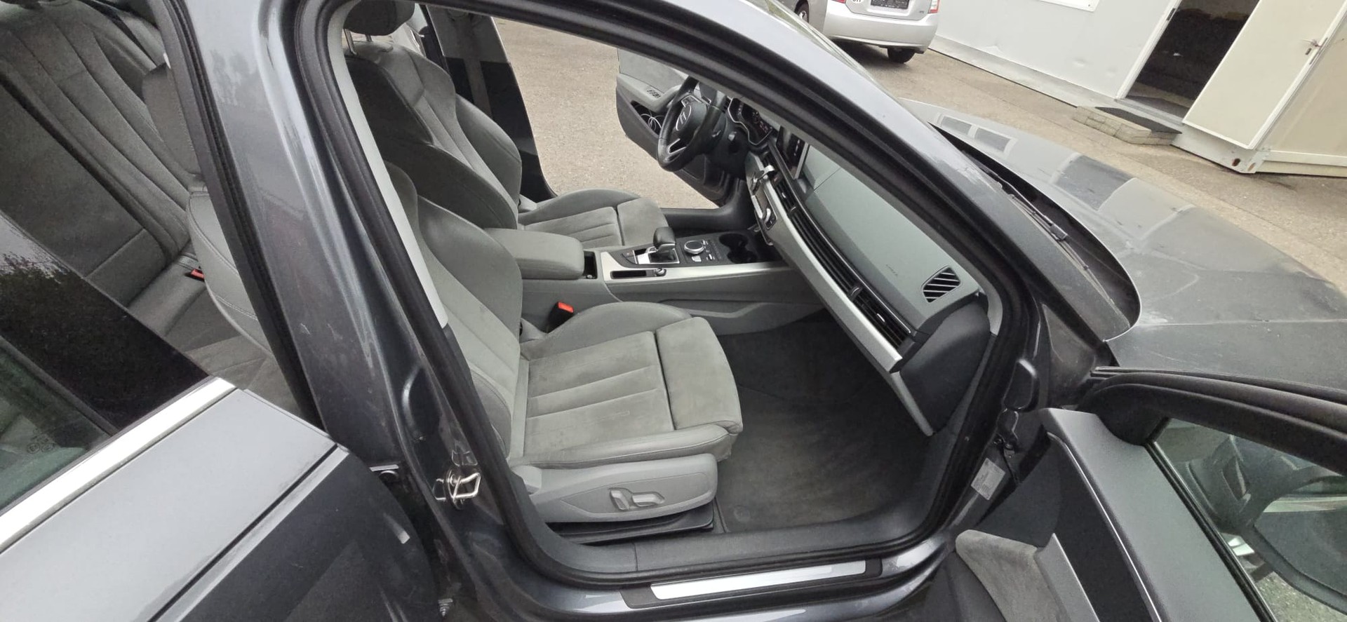 AUDI A4 Limousine 2.0 TFSI Sport S-tronic-image-11