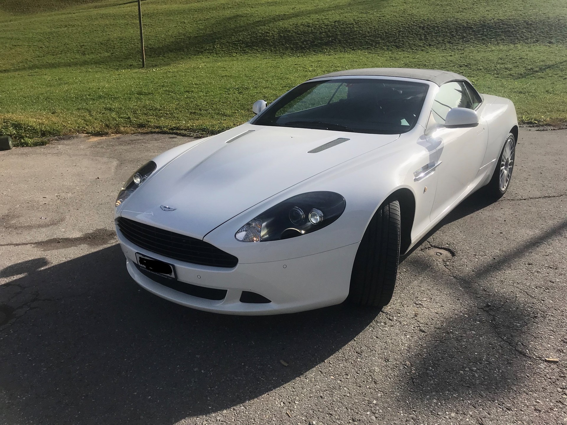 ASTON MARTIN DB9 Volante Touchtronic 2-image-1